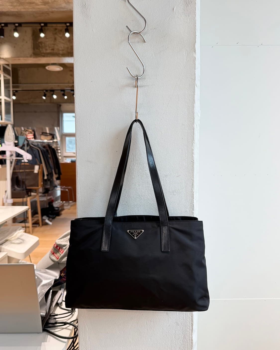 프라다 블랙 포코노 나일론 토트백  상품이미지2