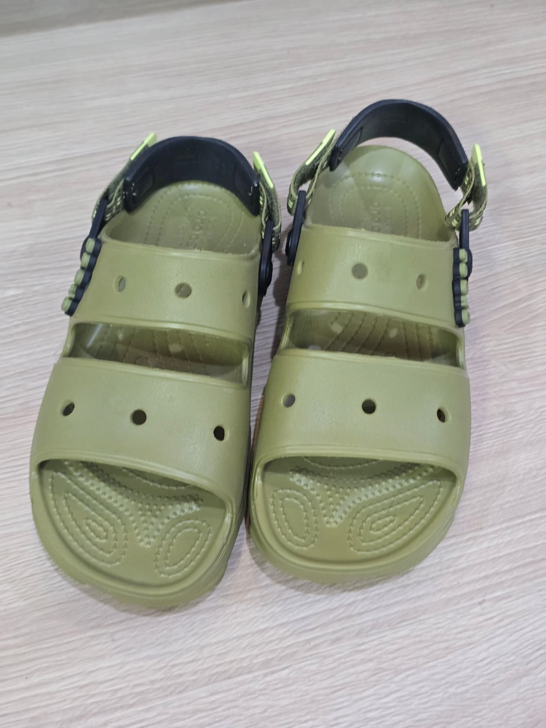 (새)크록스 CROCS 스트랩 샌들 (카키) 상품이미지1