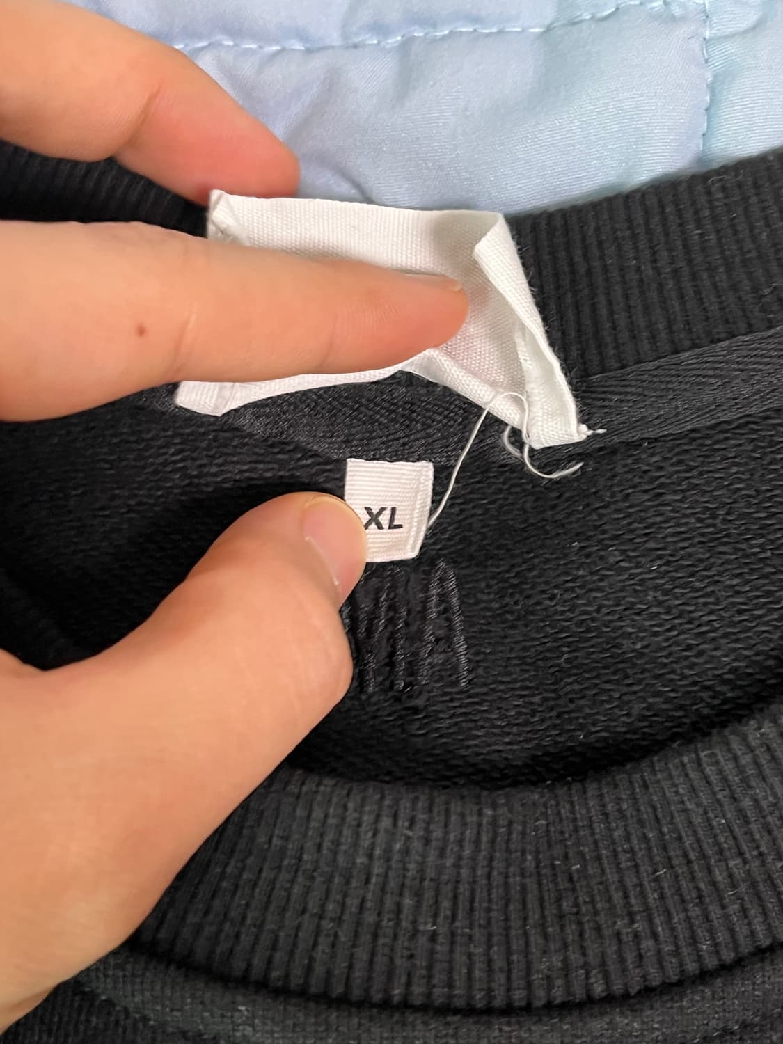 아미 맨투맨 xl 블랙 qr인증 정품 팔아요 ! 상품이미지3