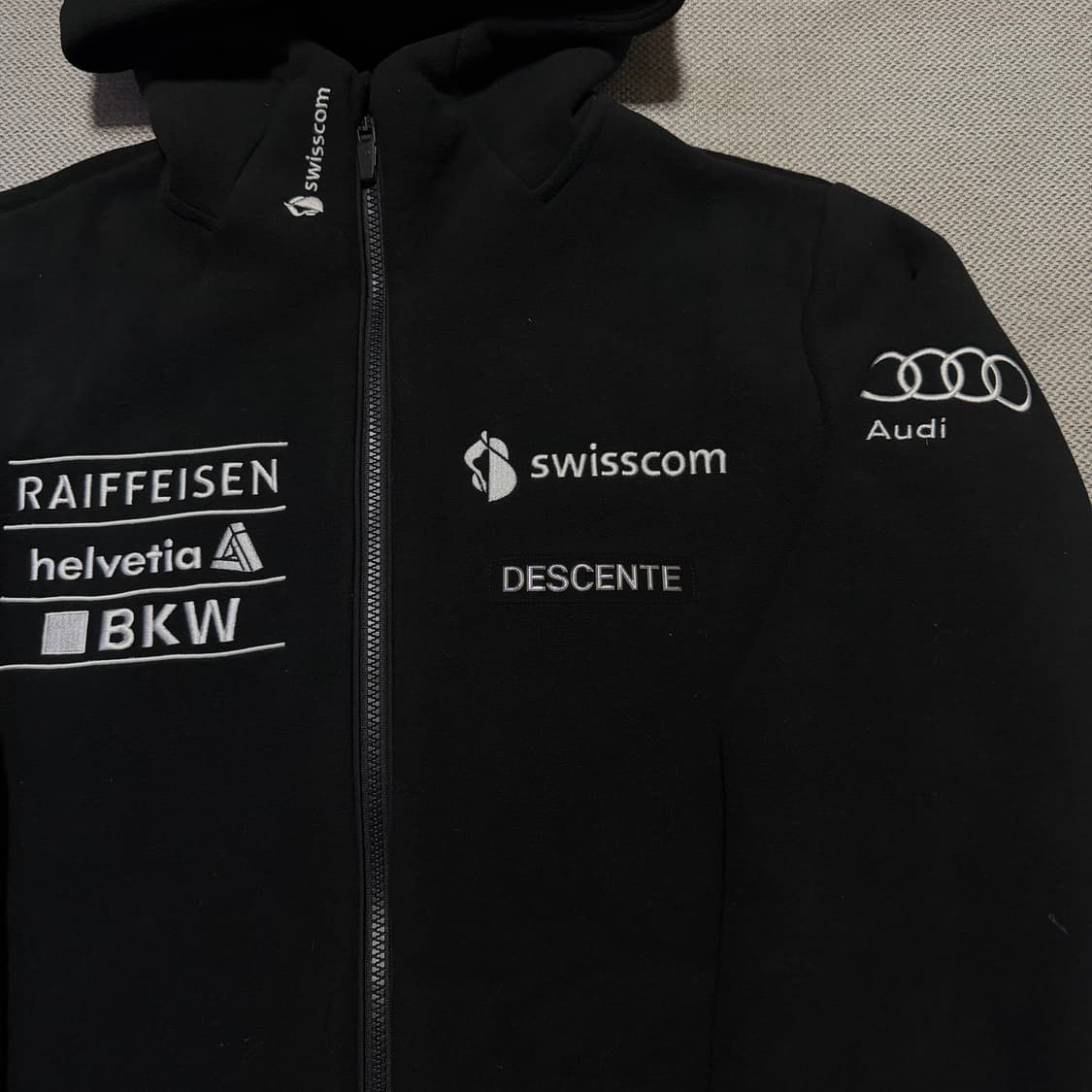 데상트 아우디 플리스 후디 자켓 상품이미지3