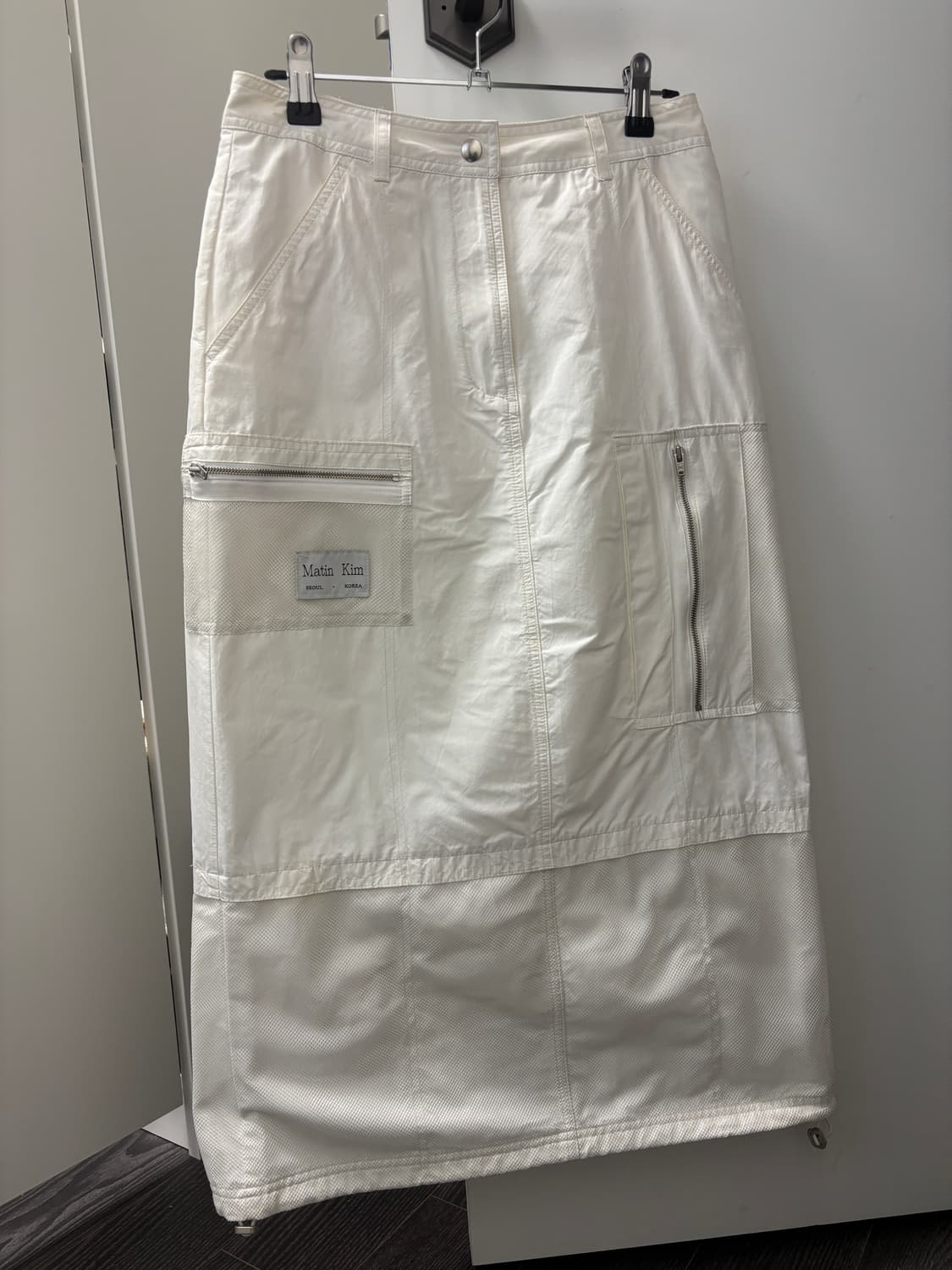 마뗑킴 NYLON MIX POCKET MAXI SKIRT IN WHITE 상품이미지5