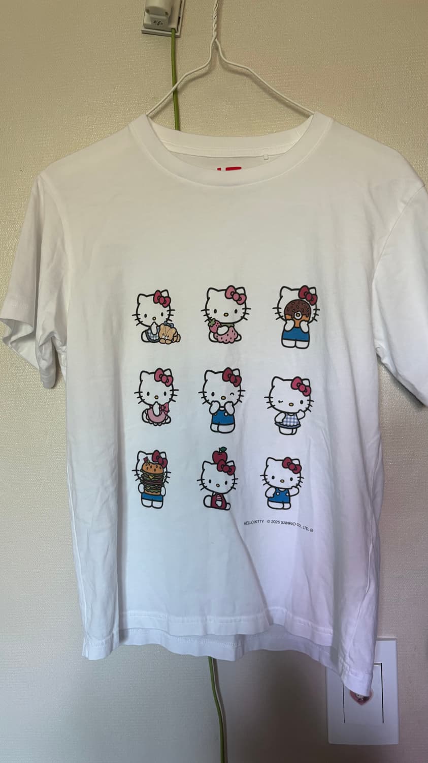 유니클로 키티 반팔 상품이미지1