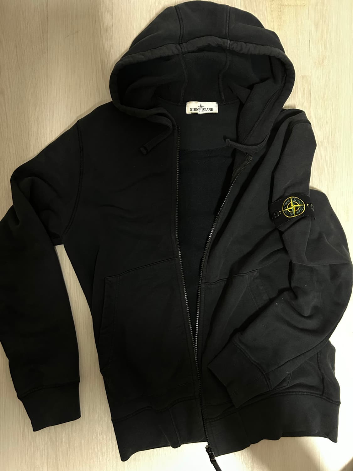 스톤아일랜드 후드집업 상품이미지1