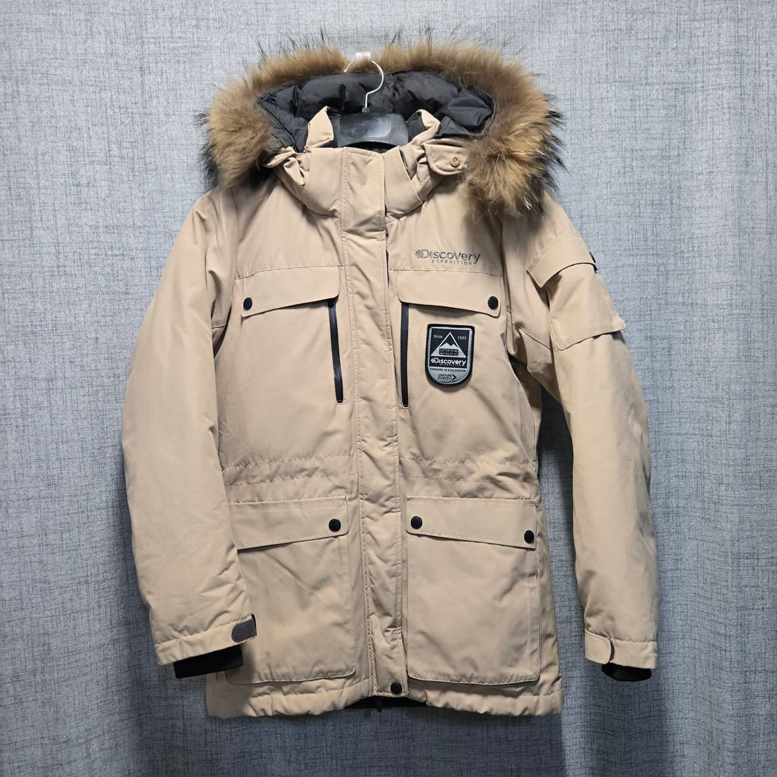 디스커버리 익스페디션  여성 마운틴쿡 구스다운 너구리털 패딩  상품이미지1