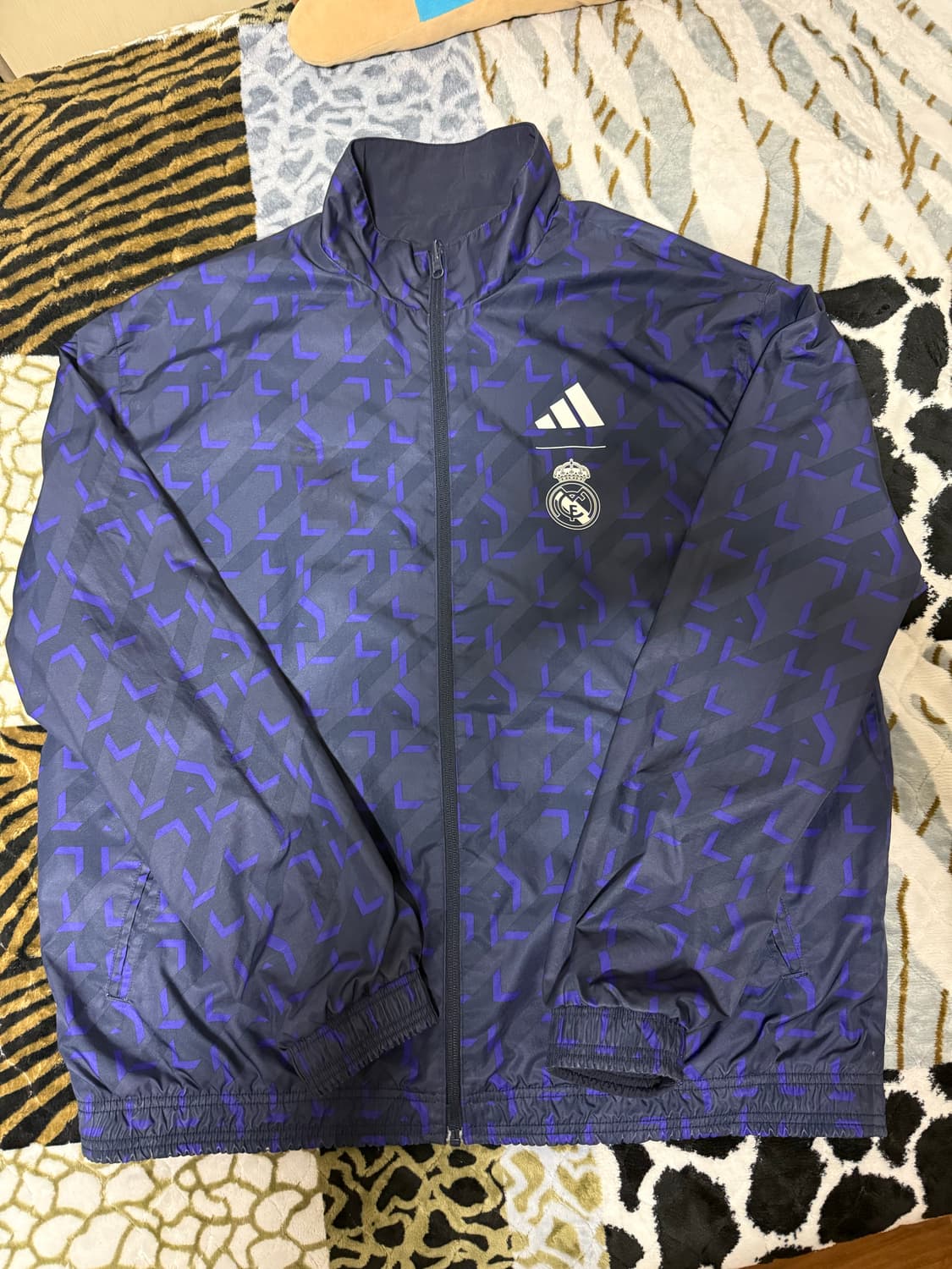 아디다스 레알마드리드 리버시블 자켓 상품이미지4