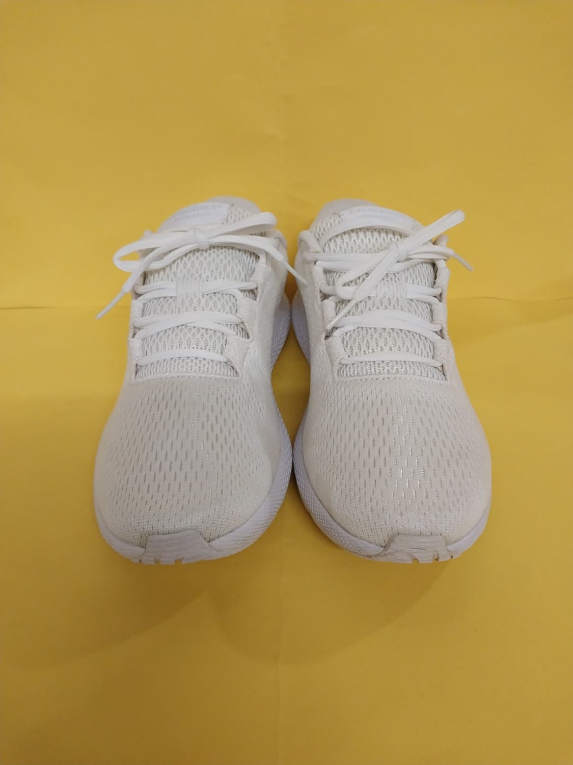 남성 언더아머 차지드 화이트 운동화 (260) 상품이미지2