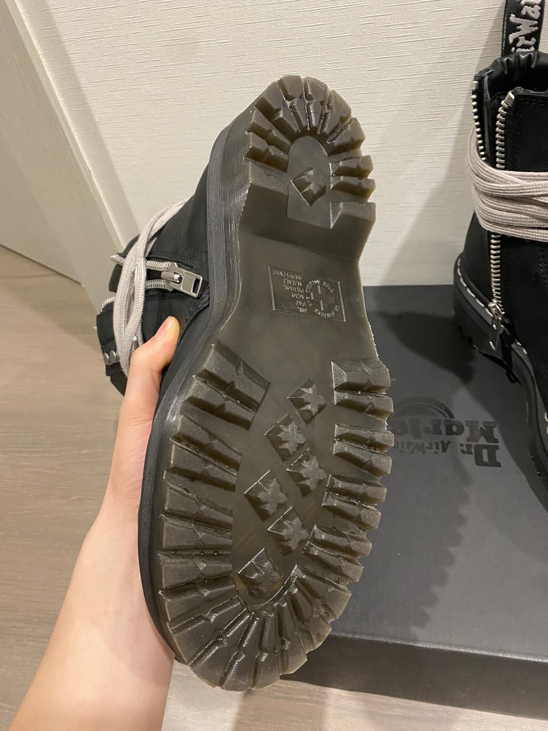 닥터마틴 릭오웬스 쿼드 솔 스틸 토 부츠 블랙 상품이미지3