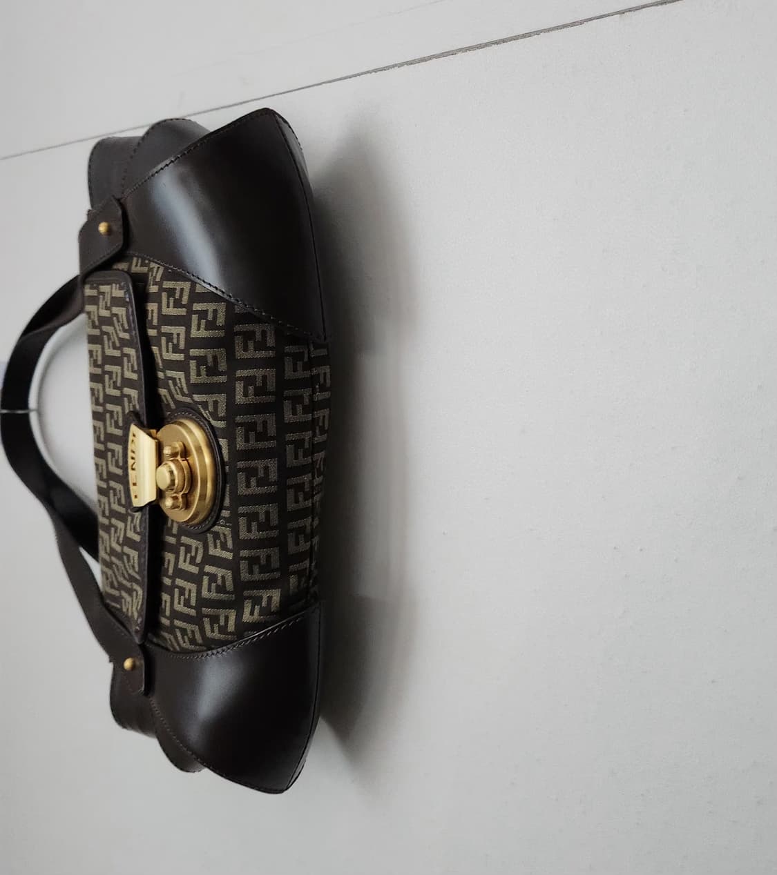 FENDI 펜디 FF주카 숄더백 브라운 상품이미지3