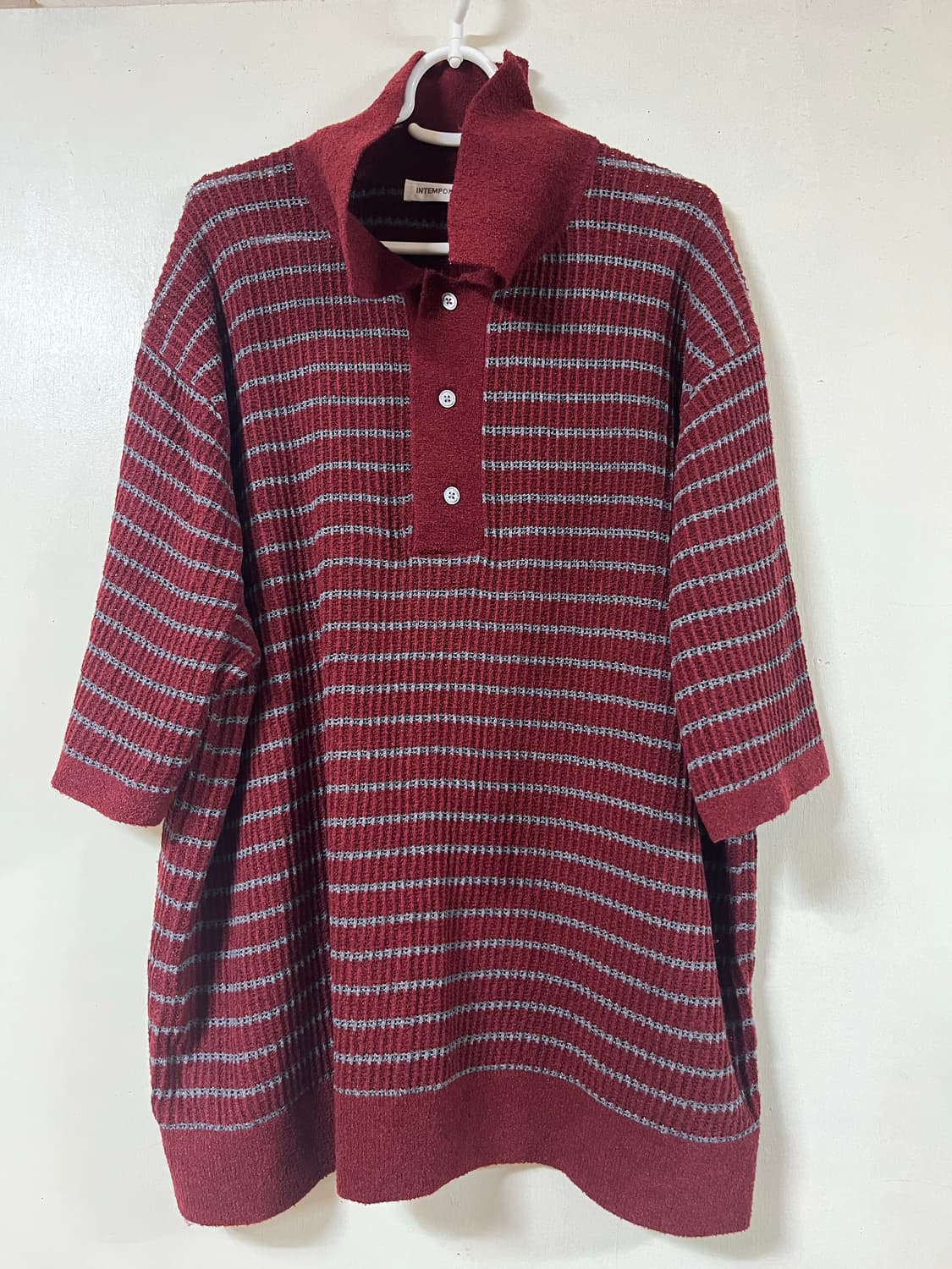 인템포무드 허니비 스트라이프 칼라 니트웨어_와인 L 사이즈 상품이미지4