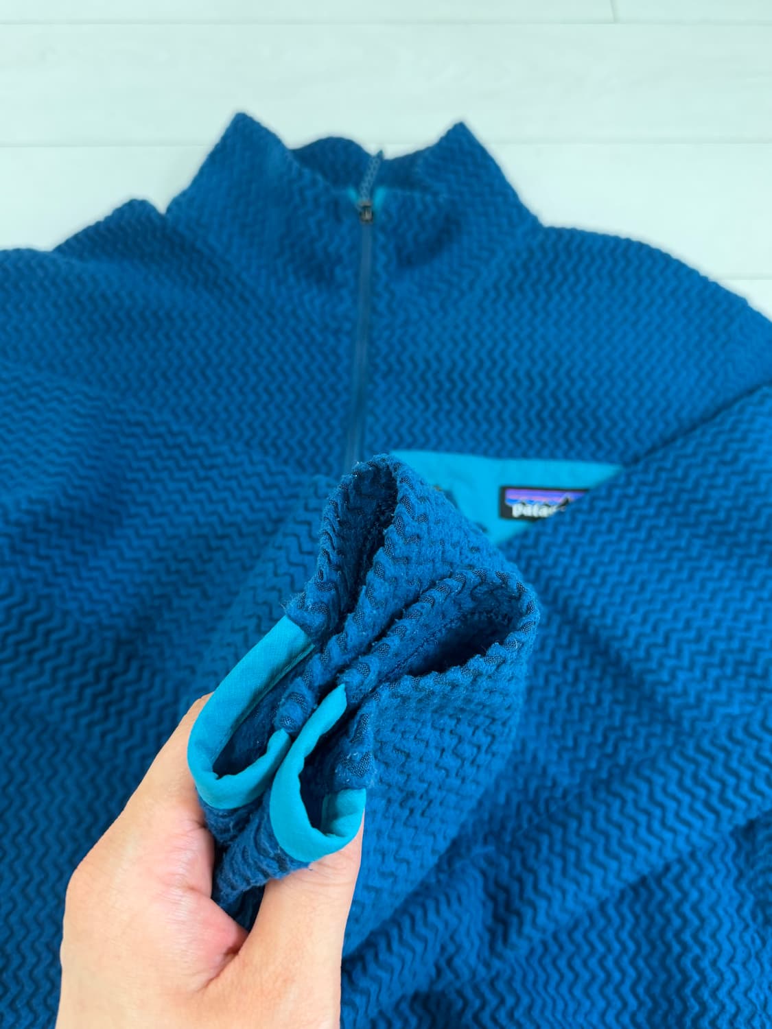 파타고니아 R1 에어 짚넥 M 사이즈  상태 9.5/10  사진 찍고 절 상품이미지2