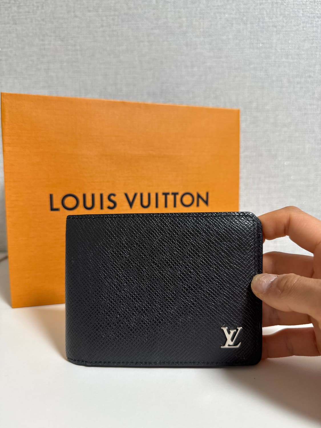 [당일배송] 루이비통 타이가 반지갑 상품이미지1