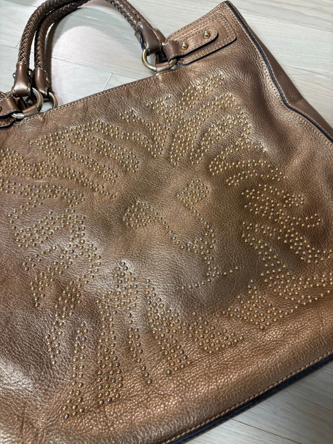 앤클라인 사자 스터드 토트백 상품이미지3