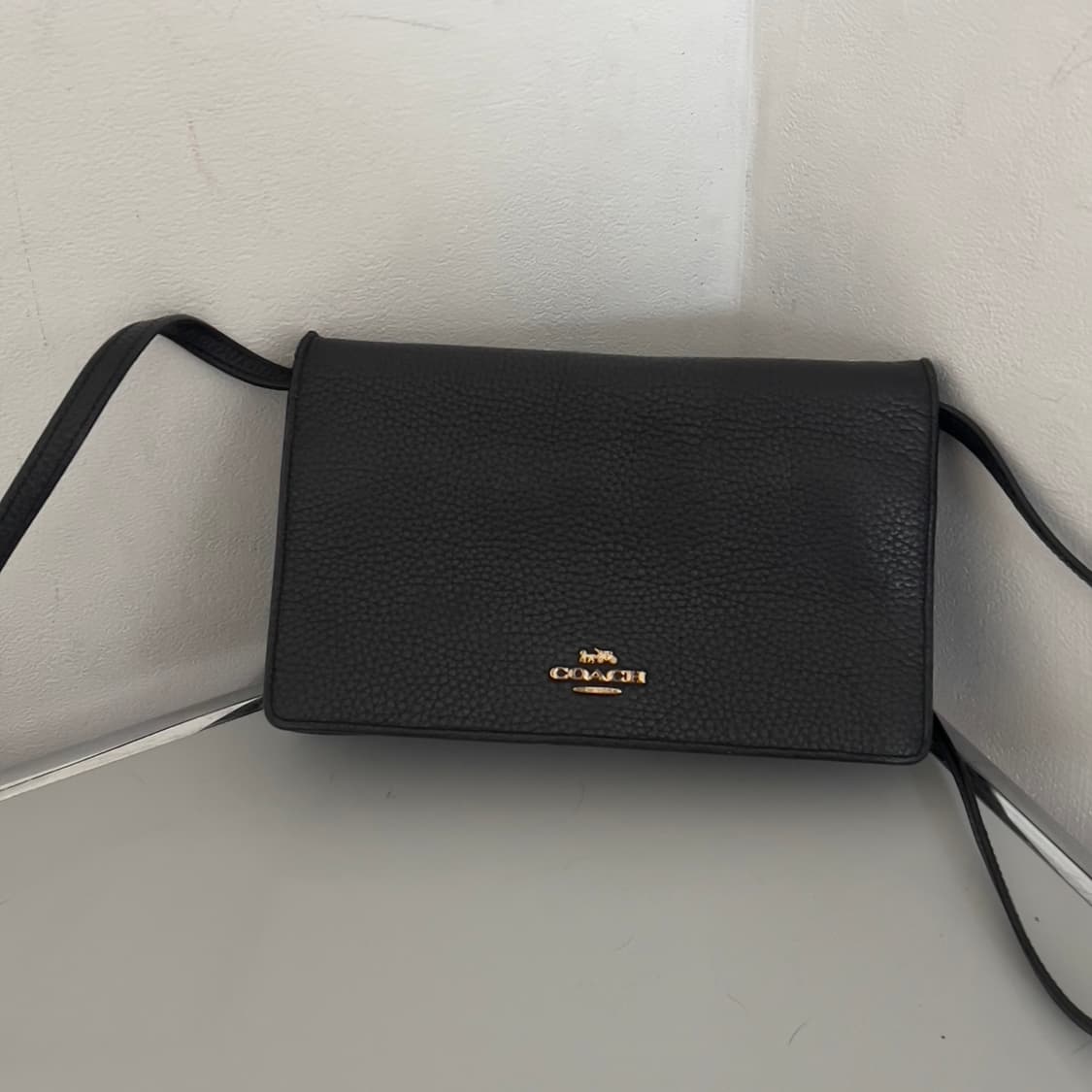 Coach leather mini cross bag 상품이미지1