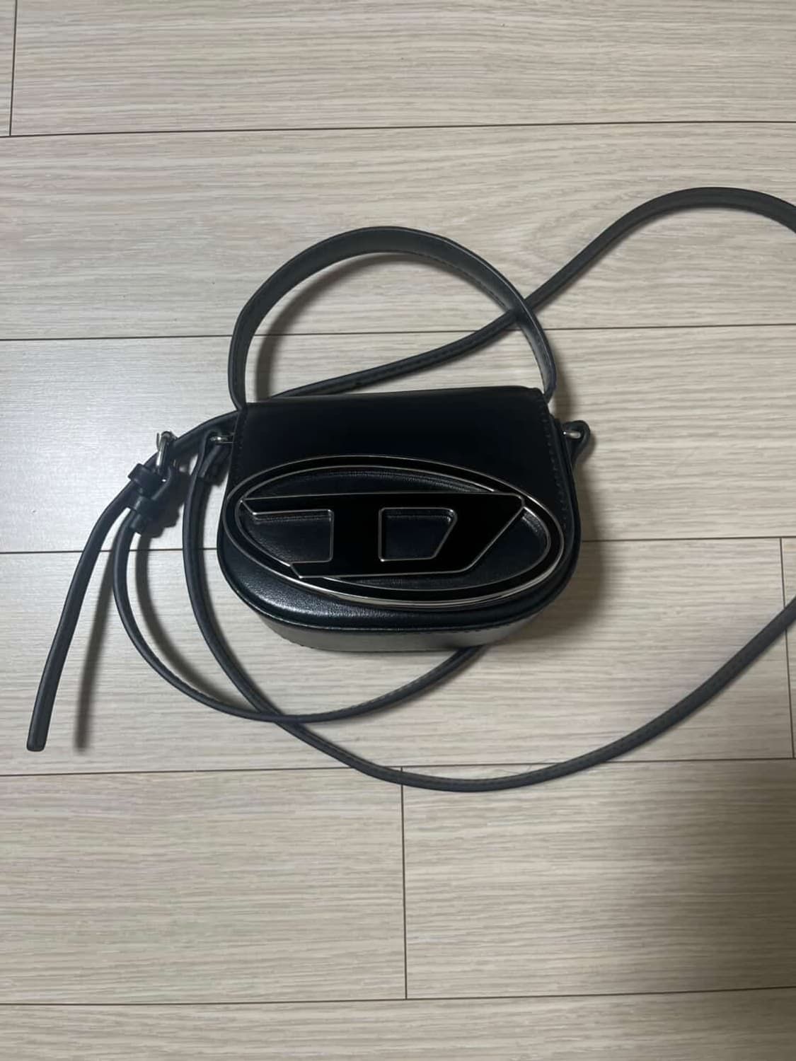 디젤 1DR 미니백(플라크 블랙) 상품이미지3