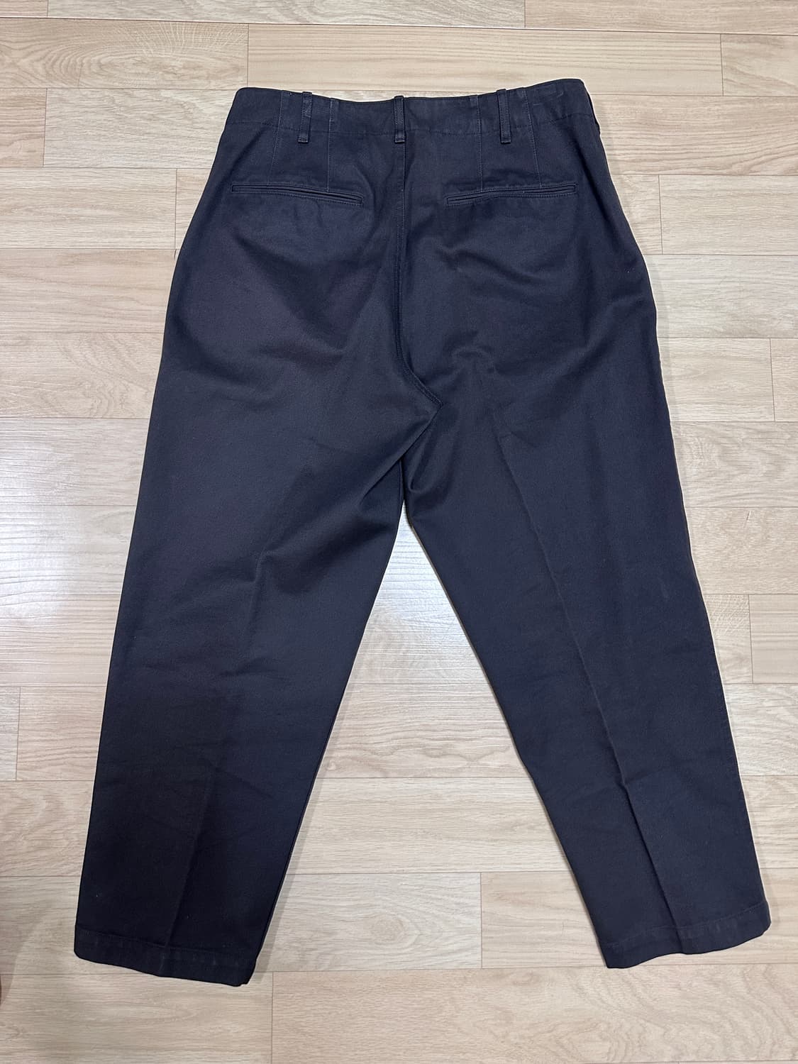 [85]유니클로 U 와이드 테이퍼드 앵클치노 팬츠 그레이 상품이미지5