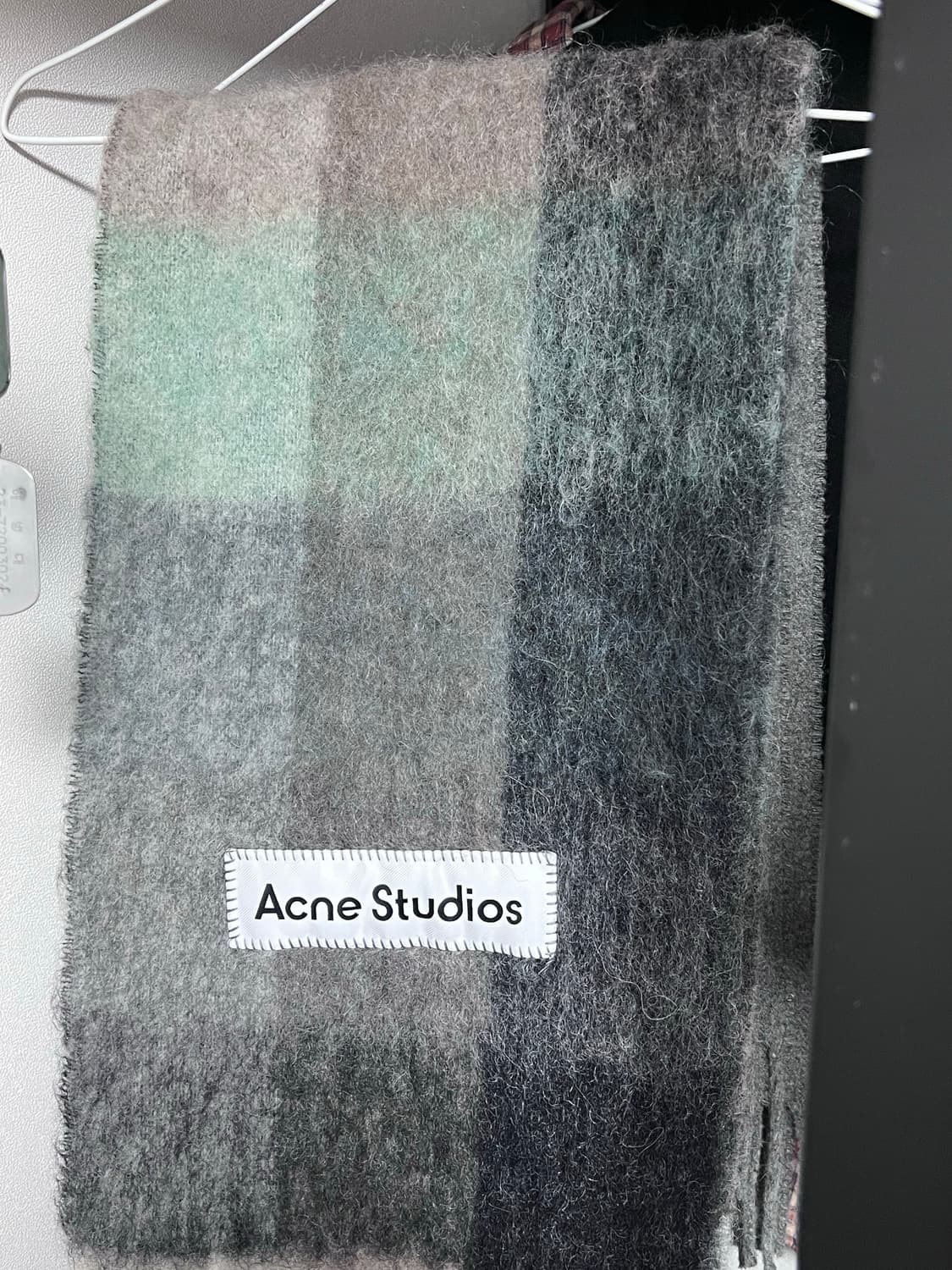 아크네 모헤어 체크 머플러 상품이미지2