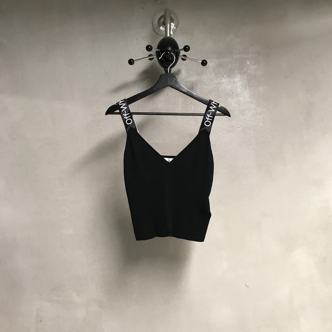 오프화이트 슬리브리스 탑 42(W) 상품이미지1