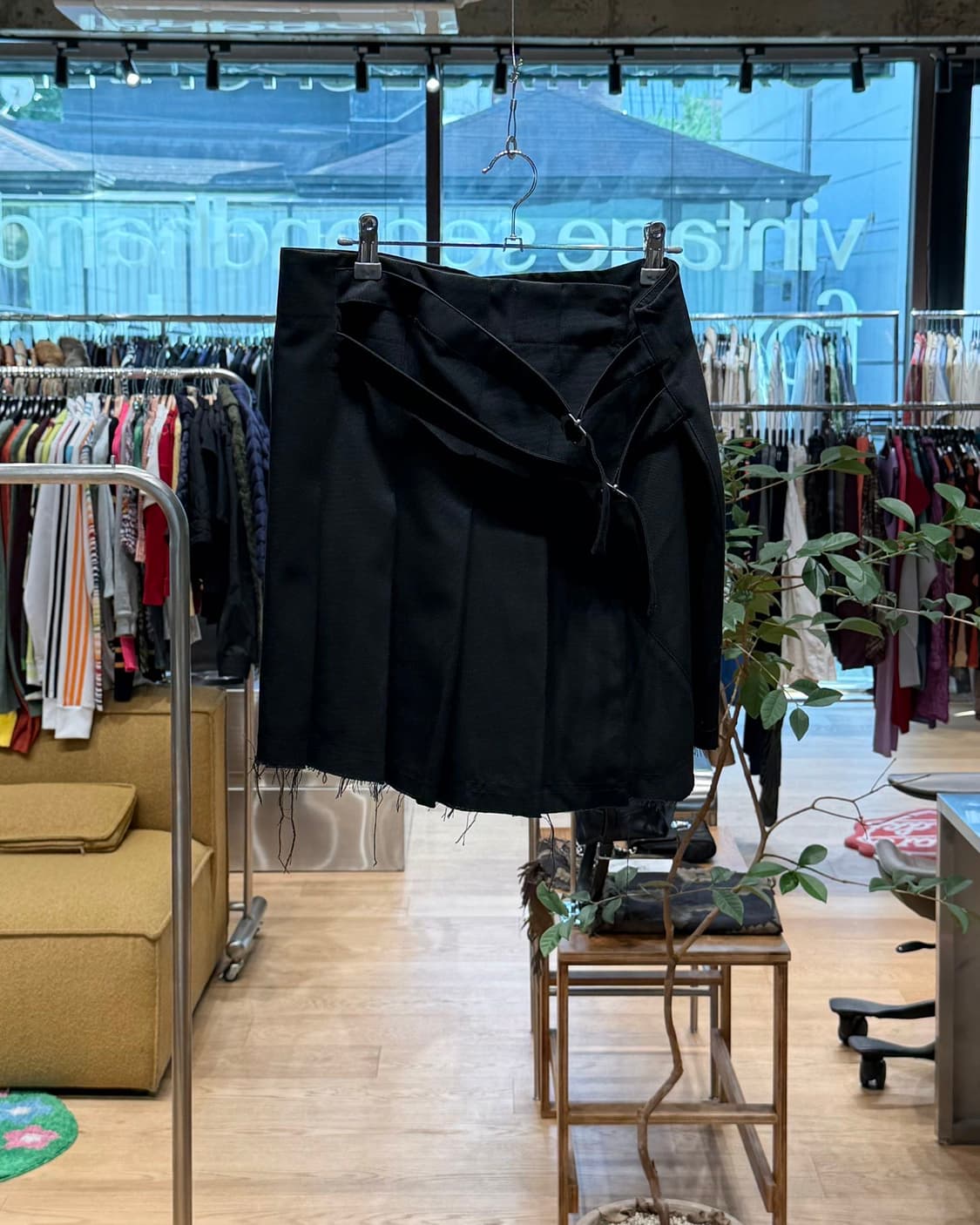 제이디드 런던 블랙 버클 핀턱 미니스커트  상품이미지1