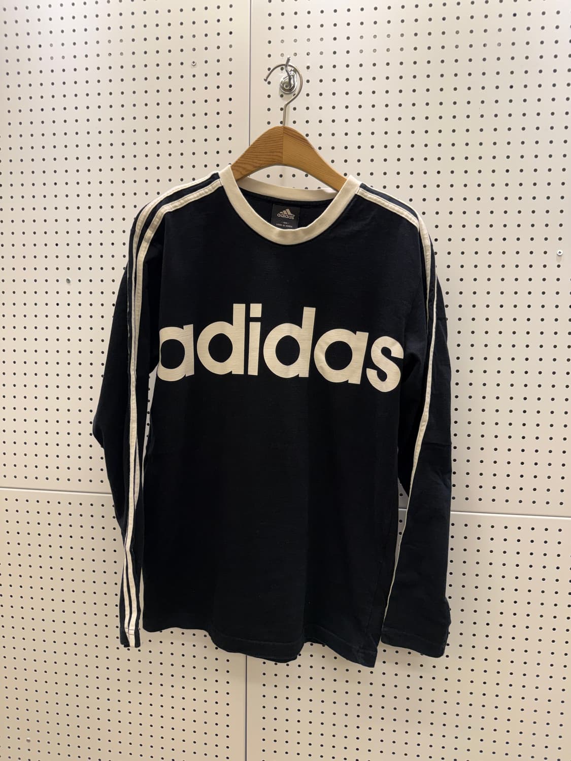 아디다스 그래픽 로고 3스트라이프 긴팔 티셔츠 U1555 상품이미지2