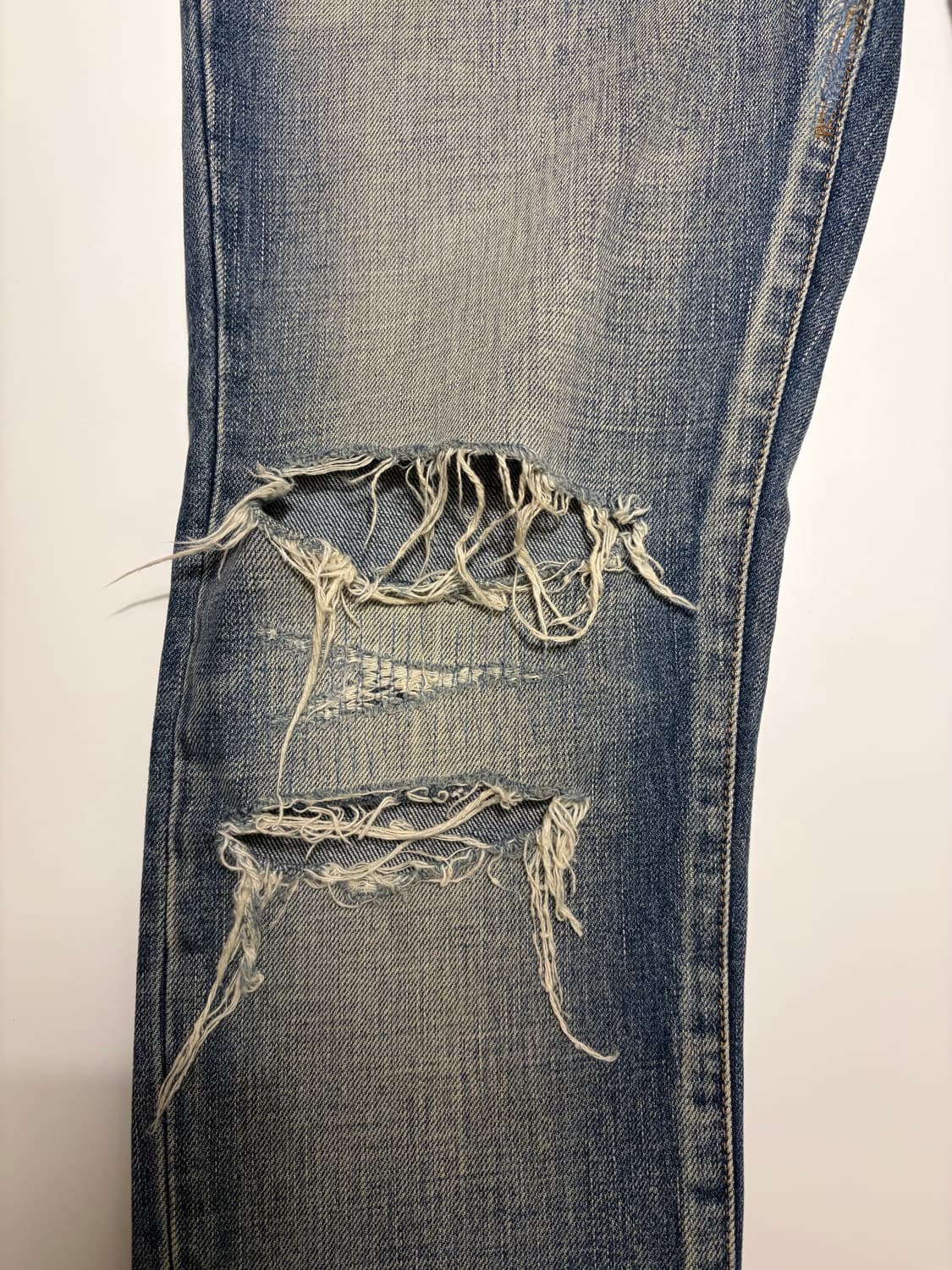 생로랑 무릎 디스 데님 30 상품이미지3