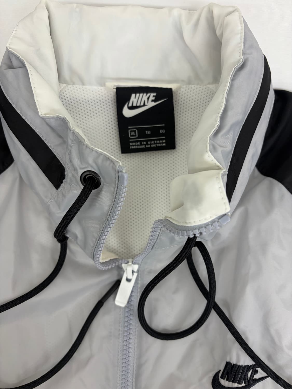 [XL] 나이키 바람막이 자켓 블랙/화이트/그레이 상품이미지2