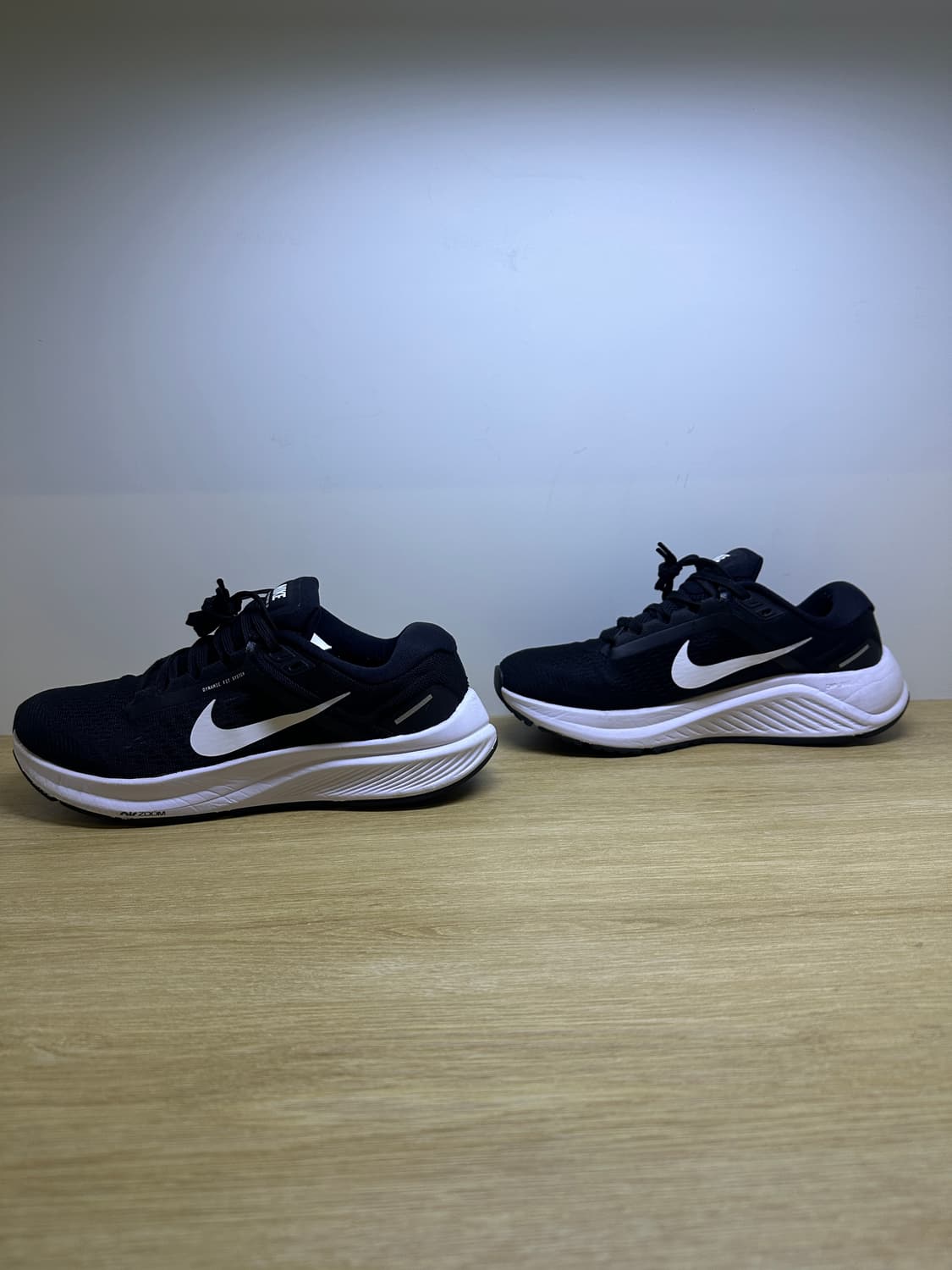 나이키 우먼스 에어줌 스트럭처24 러닝화 240 상품이미지3