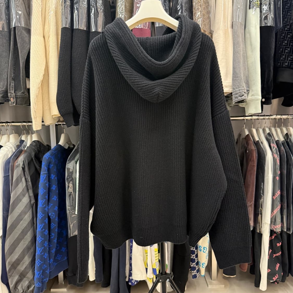 [리오브전포점] 셀린느 리브드 체인로고 니트 후드 상품이미지2