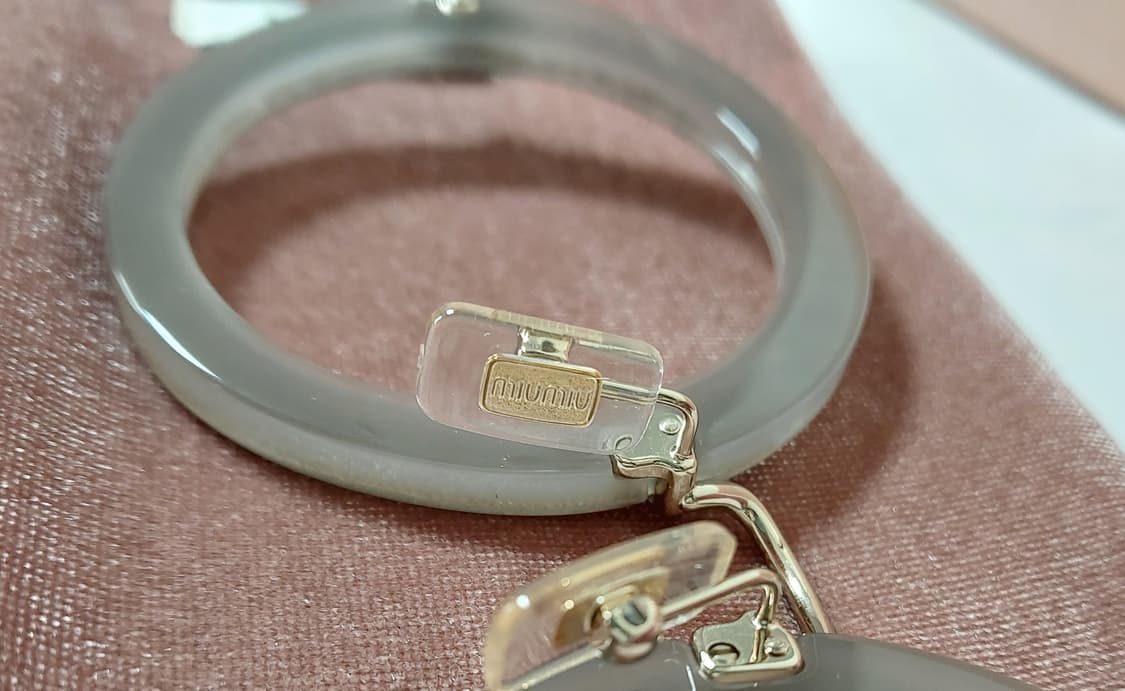 미우미우 그레이 스웨이드 라운드 스와로브스키 크리스탈 선글라스 (정품) 상품이미지8