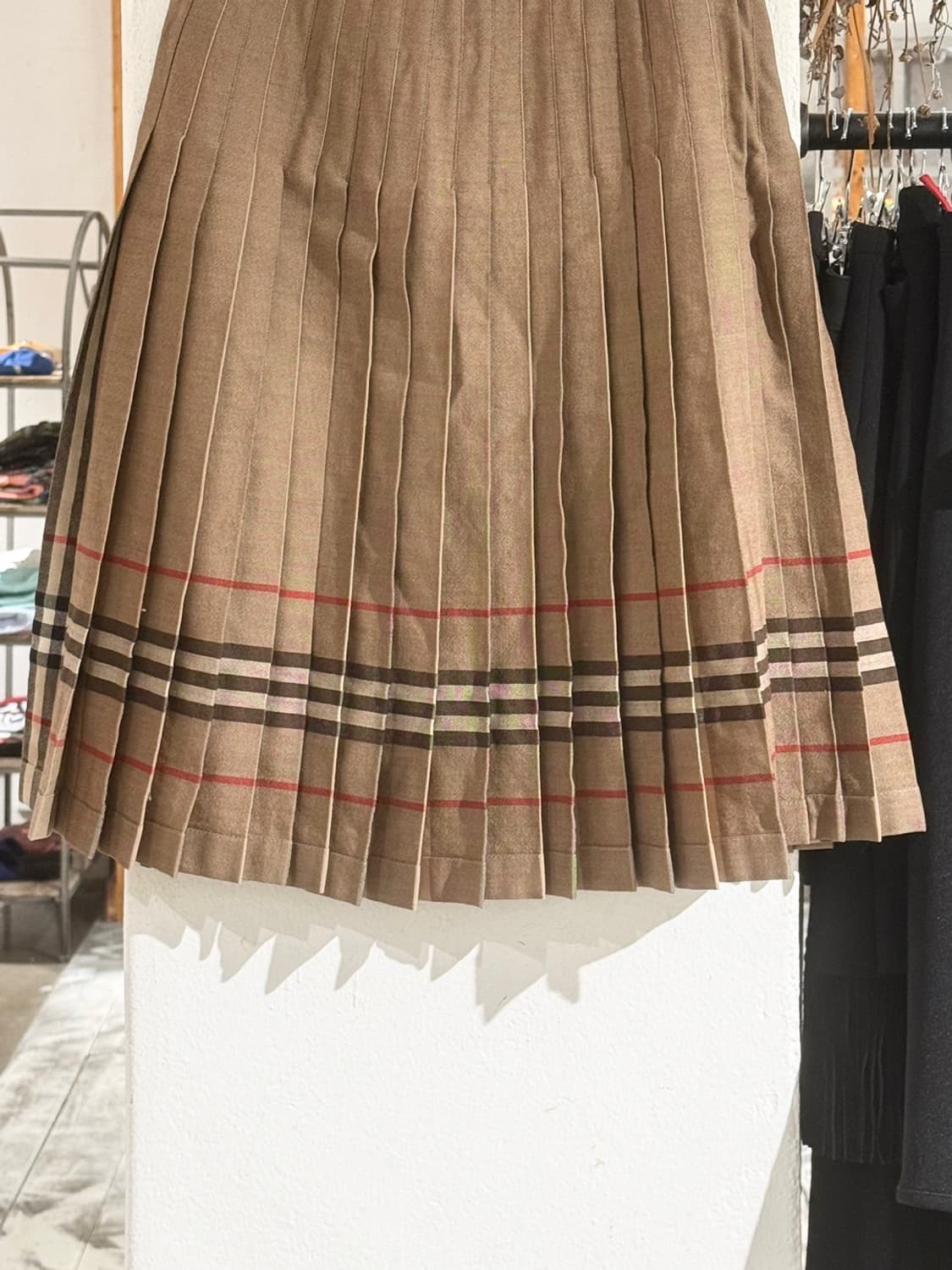 버버리 베이지 노바체크 울 플리츠 미디 스커트 상품이미지3