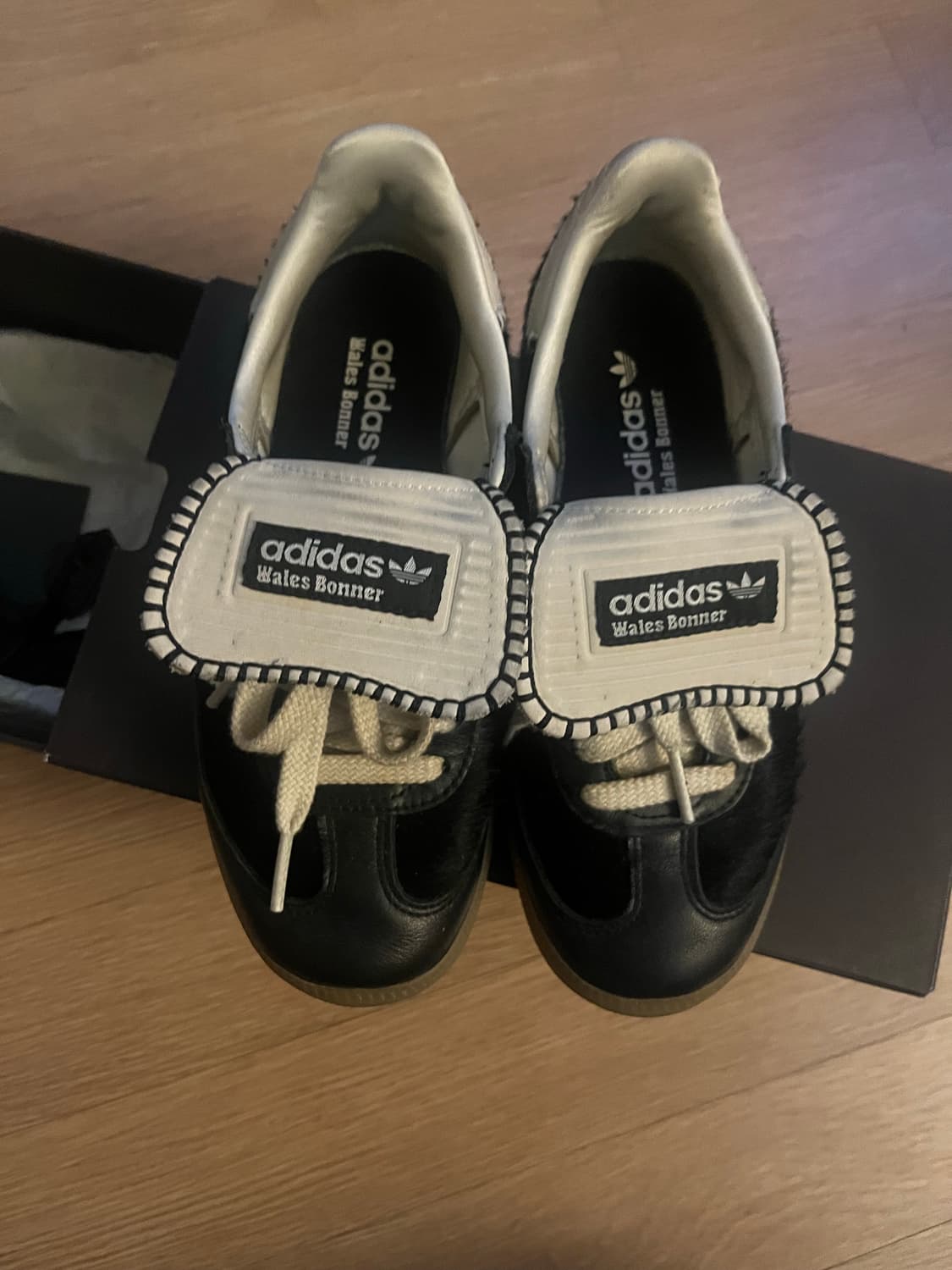 아디다스 x 웨일스 보너 포니 토널 삼바 코어 블랙 크림 화이트 상품이미지3