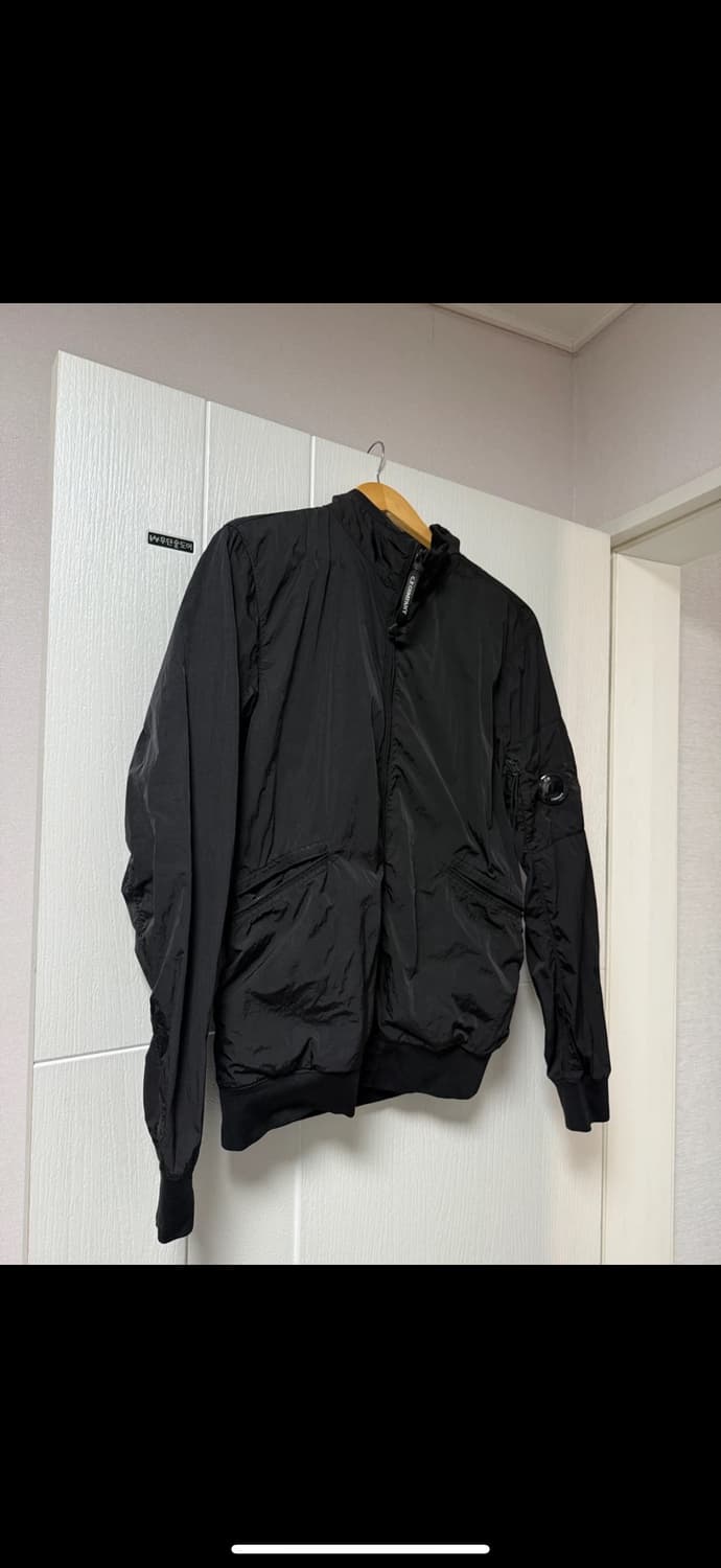 C.P. 컴퍼니 크롬-R 스탠드 칼라 자켓 블랙 상품이미지1