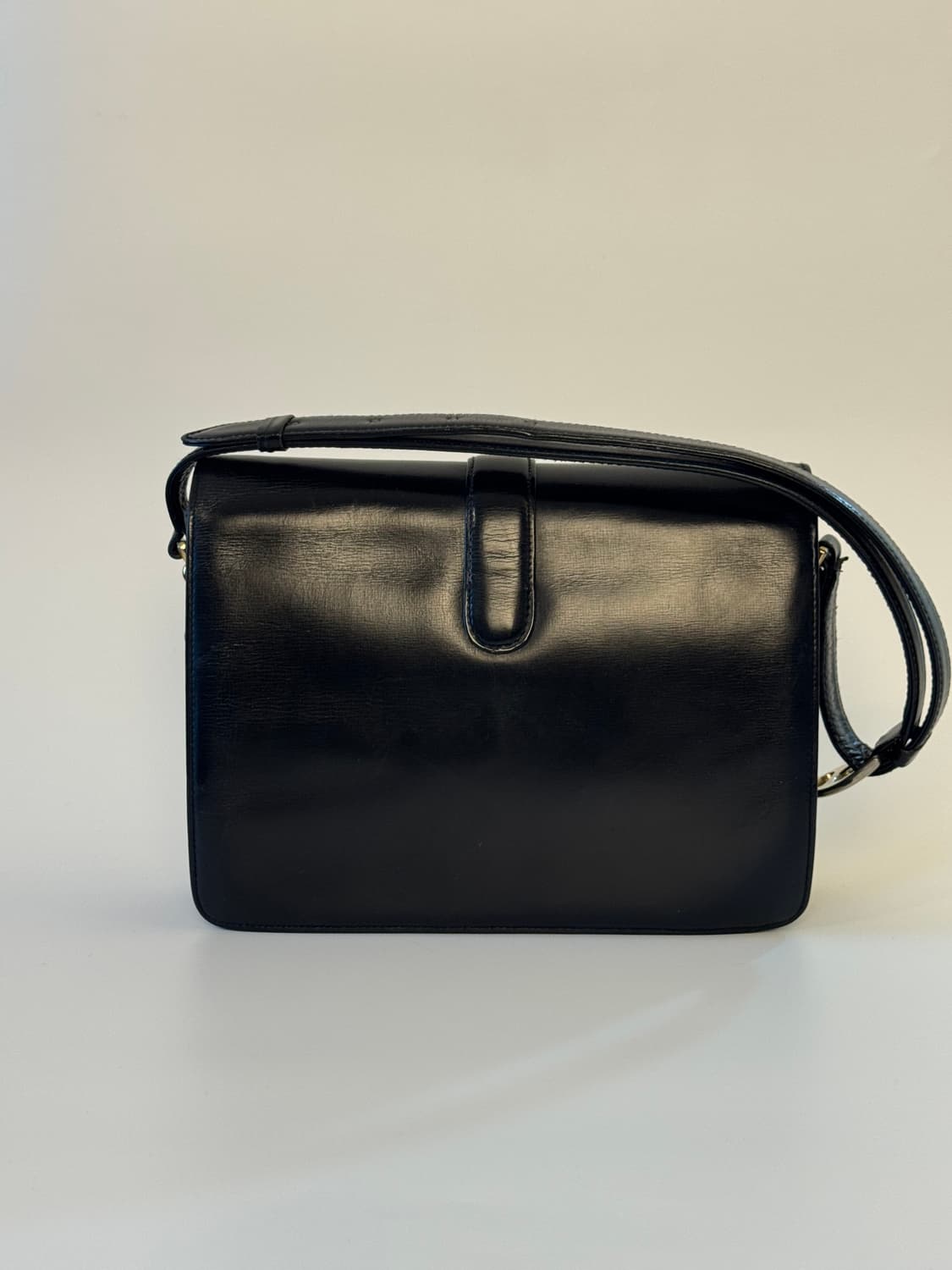 CELINE(셀린느) 금장 락 블랙 레더 숄더백 상품이미지3