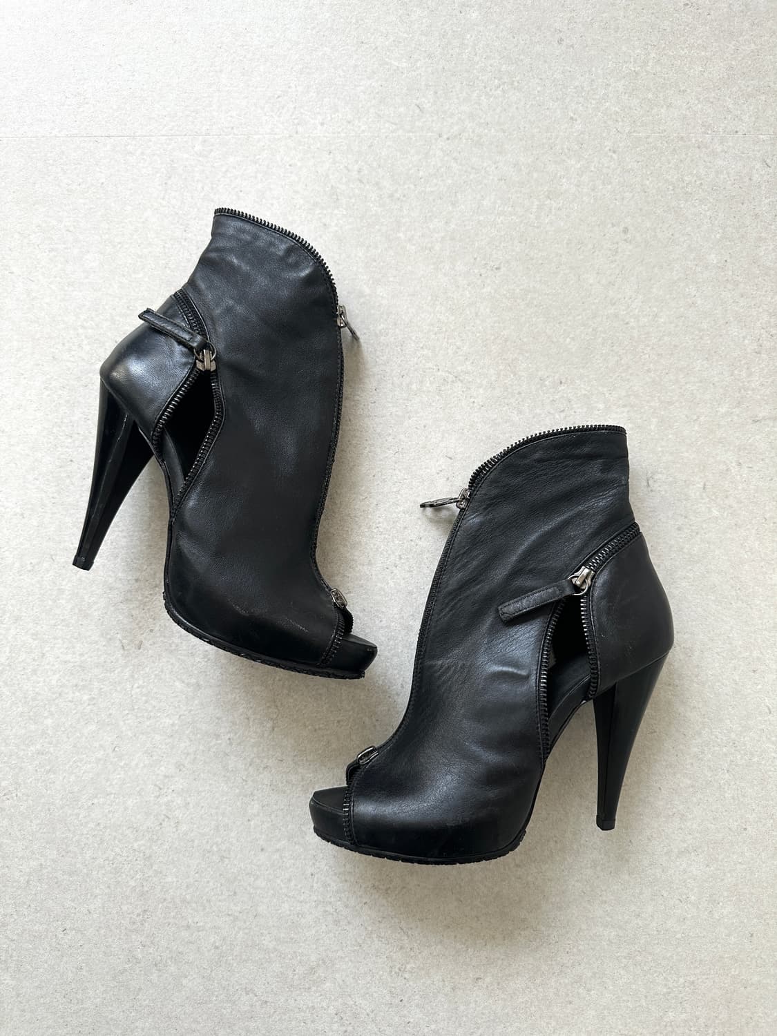 알렉산더 맥퀸 컷아웃 스컬 지퍼 레더 힐부츠 상품이미지4