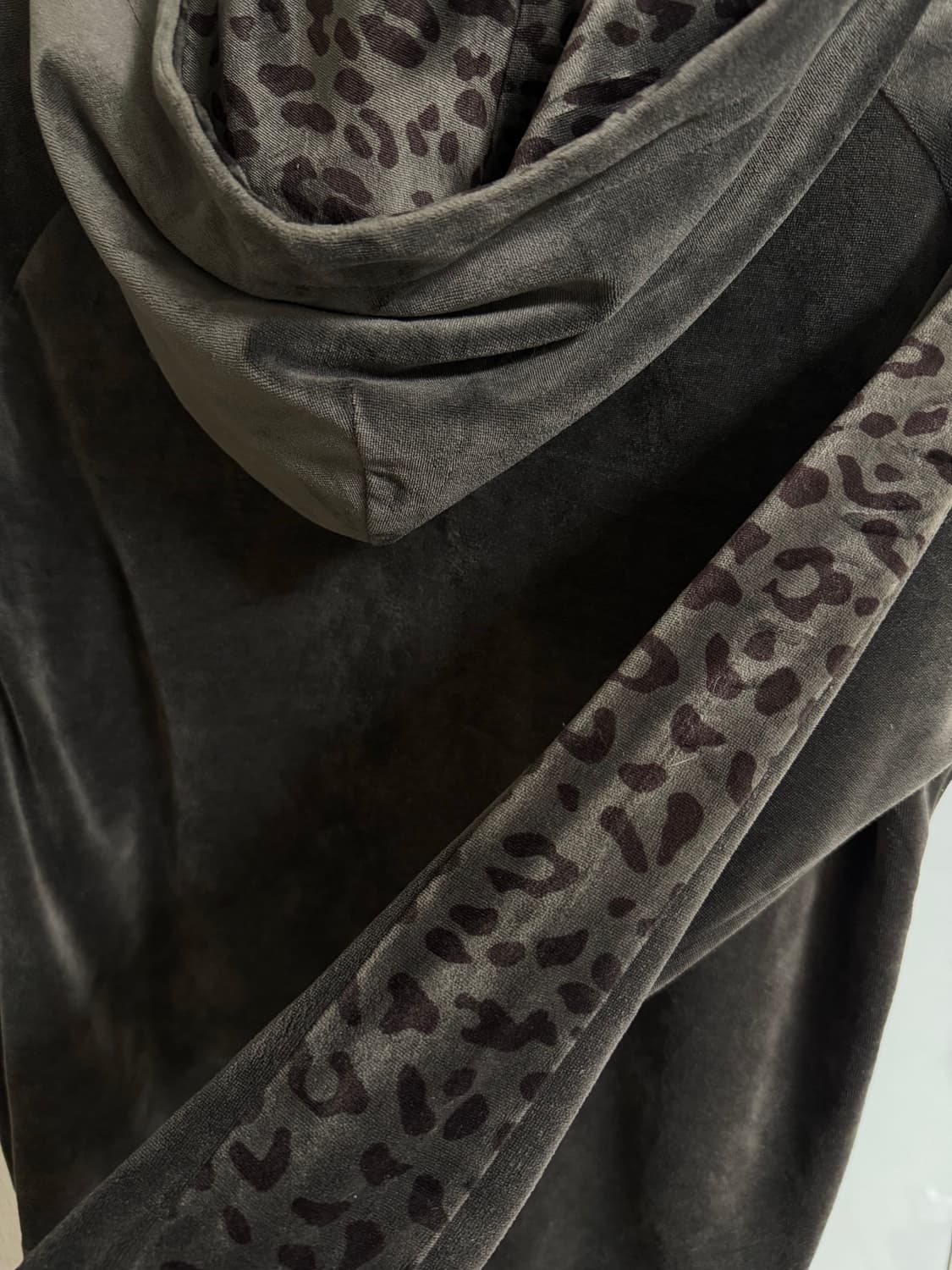 kissmark vintage 레오파드 벨벳 후드집업 상품이미지3
