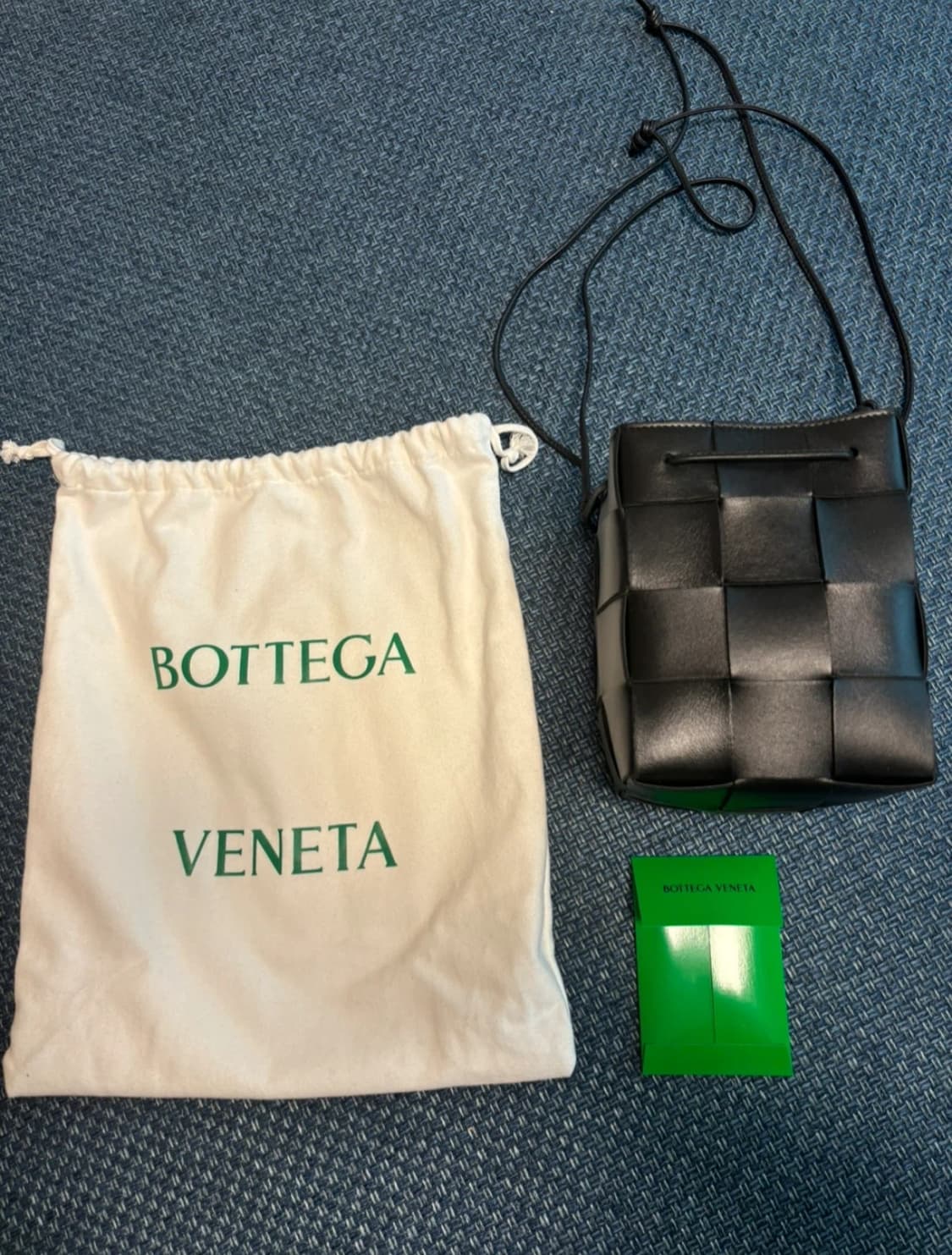 보테가베네타 스몰 카세트 크로스바디 버킷 백 블랙 상품이미지1