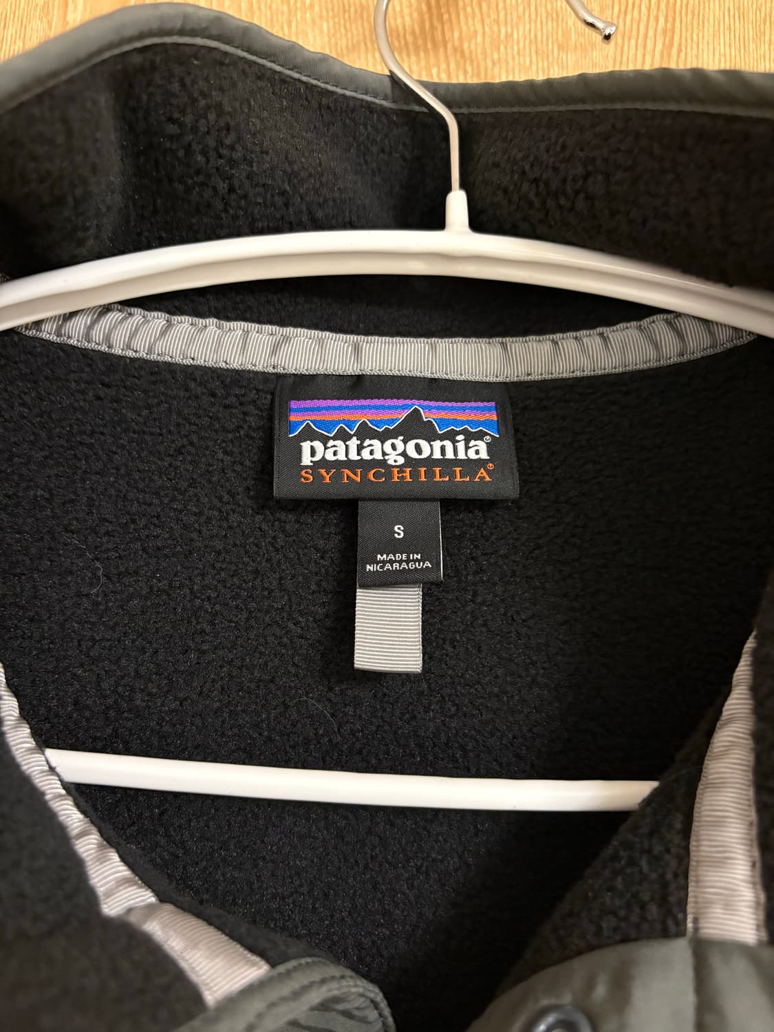 파타고니아 신칠라 스냅티 플리스 풀오버 블랙 포지 그레이 상품이미지5