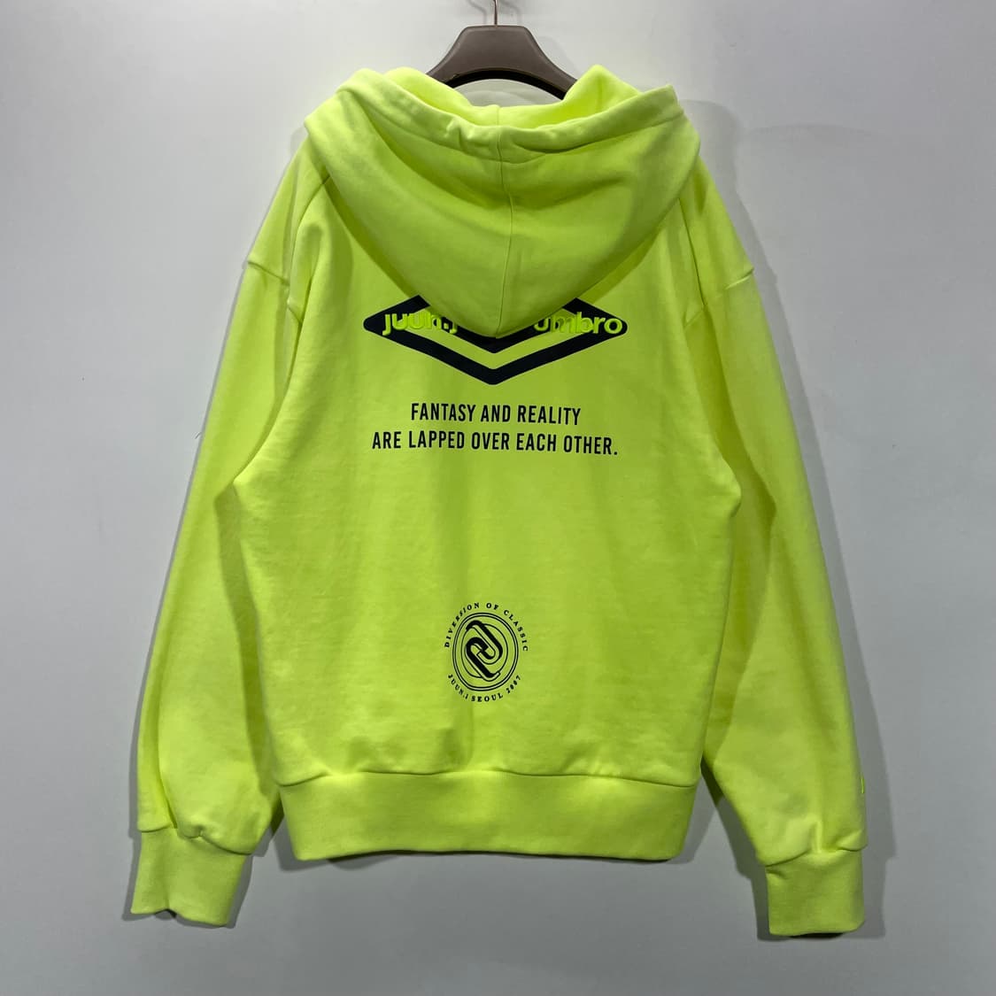 Juun.J 준지 x 엄브로 백로고 후드티 상품이미지5