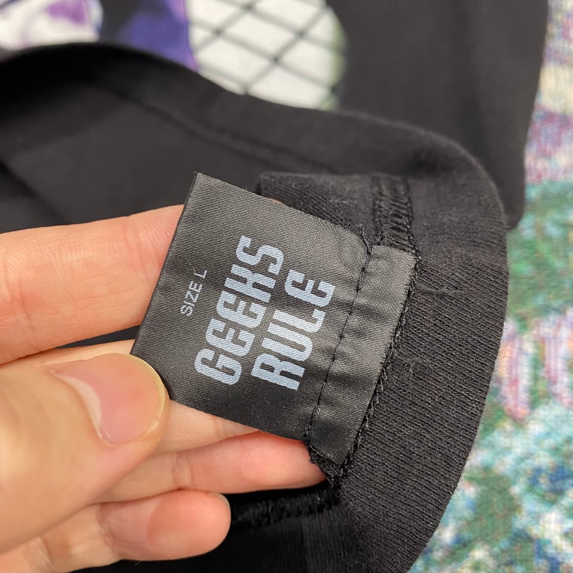 긱스룰 시리얼 익스페리먼츠 레인 오피셜 애니메이션 티셔츠 상품이미지4