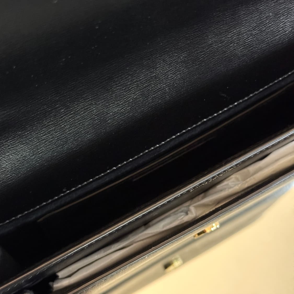 [정품] 입생로랑 선셋백 탑핸들 미디움 블랙 골드 금장 상품이미지10