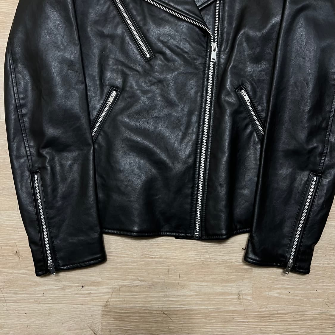 유니클로 싱글 레더 라이더 가죽자켓 [블랙] M/95 상품이미지3