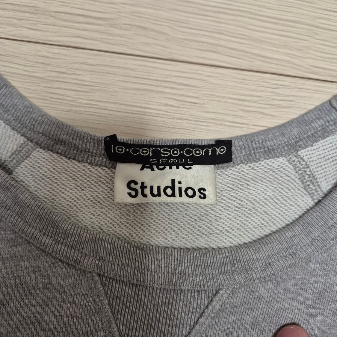 아크네 컬리지 맨투맨 상품이미지2