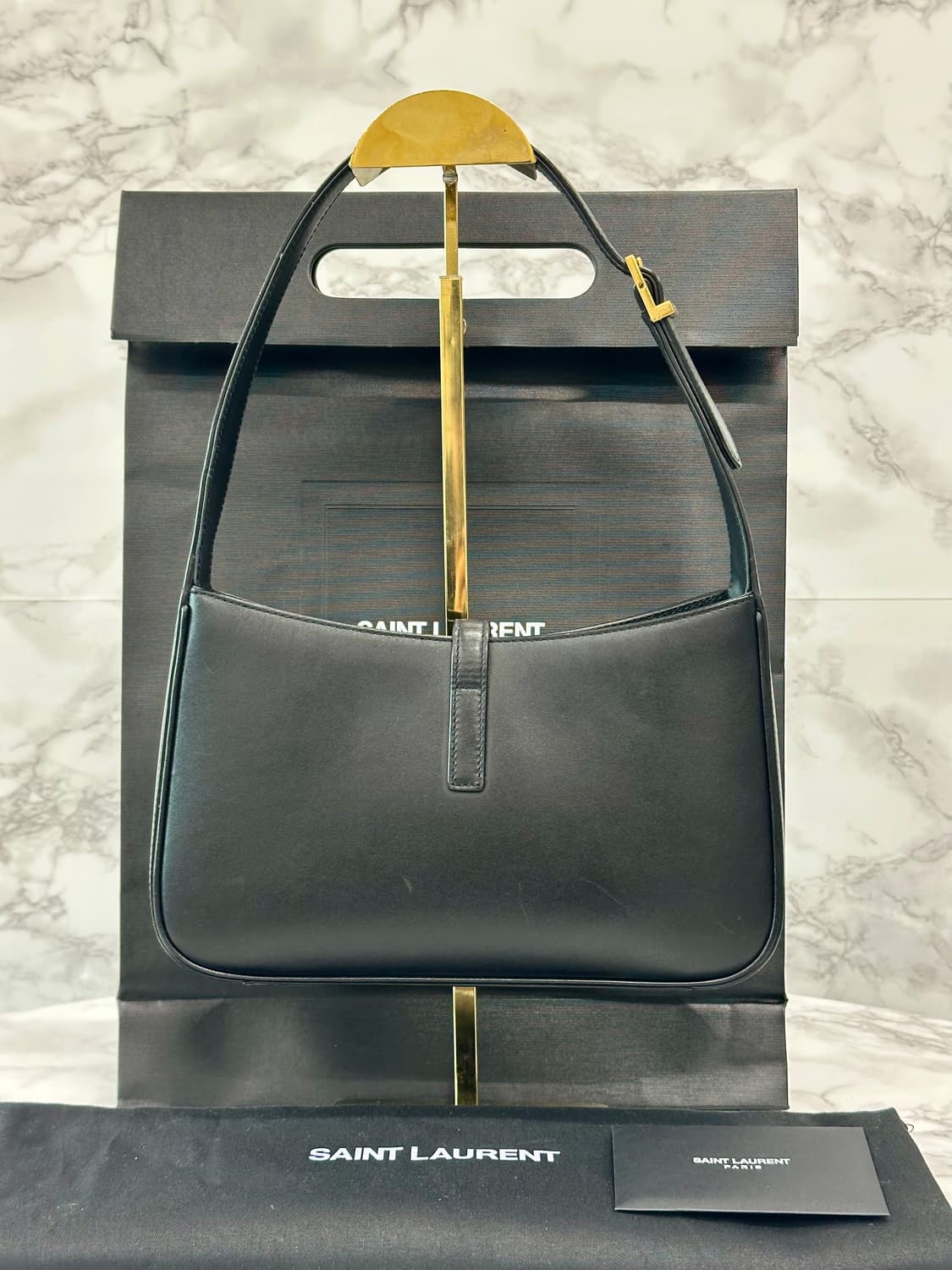 [정품] 생로랑 le 5 a 7 호보백 미디움 블랙 상품이미지5