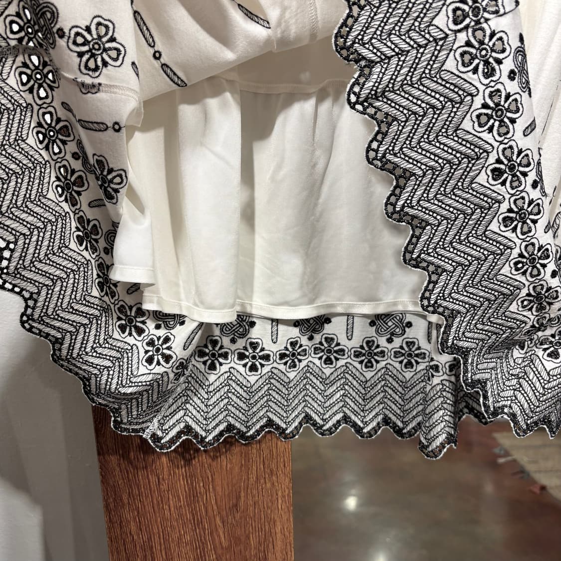 HIROKO BIS 히로코비스 텐셀 자수 펀칭 미디스커트 로판 공겜여주 상품이미지7