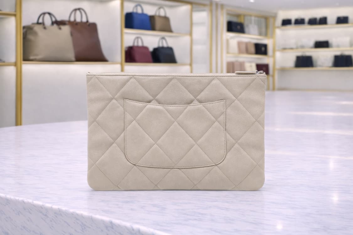 [A급] 샤넬 19 램스킨 & 골드 메탈 클러치 라지 판매합니다!!! 상품이미지2