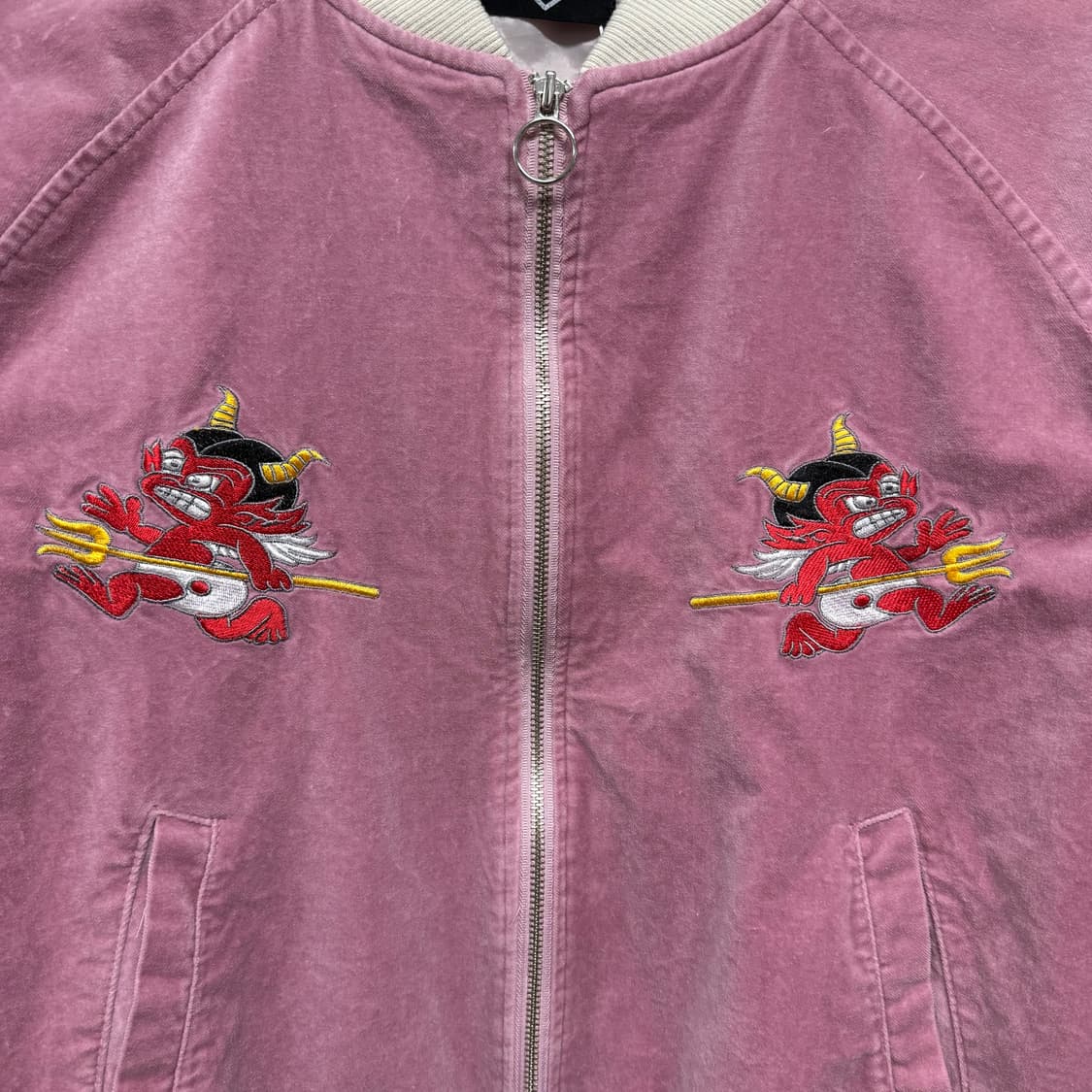 데빌 자수 벨벳 자켓 상품이미지3