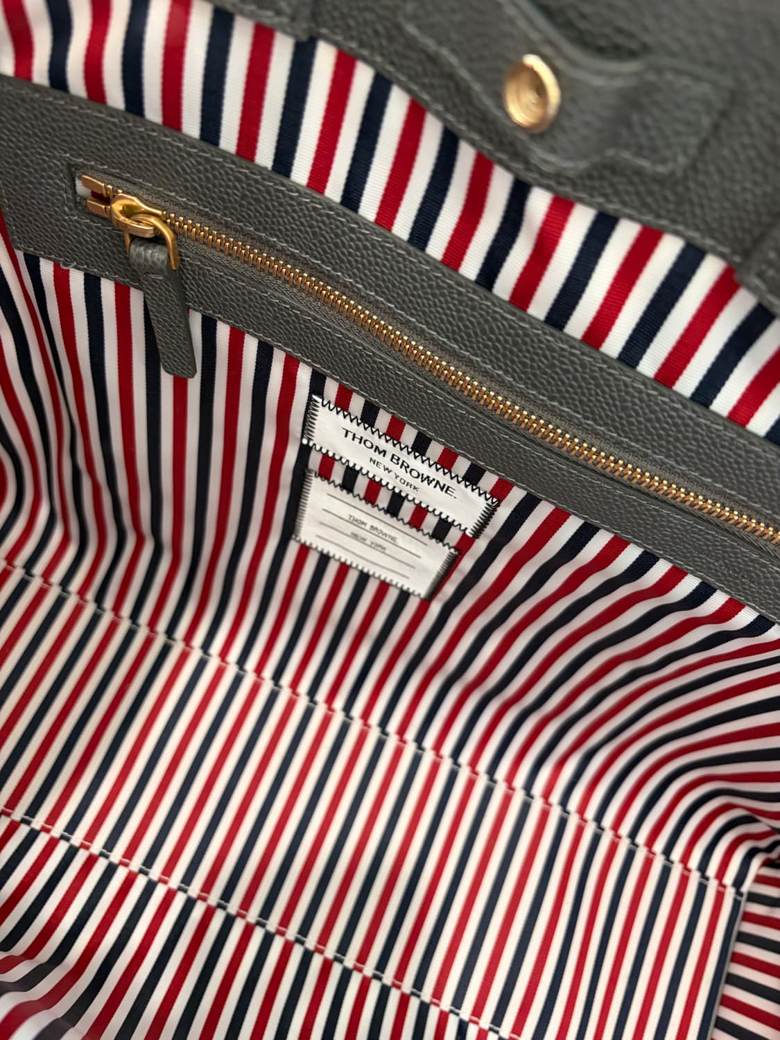 톰브라운 4-바 페블 그레인 레더 스퀘어 토트백 상품이미지4