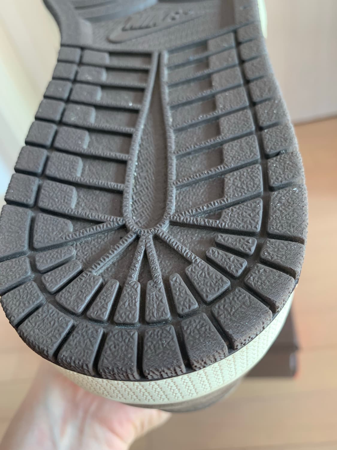 [320] 나이키 x 트래비스 스캇 조던1 하이 OG 상품이미지8