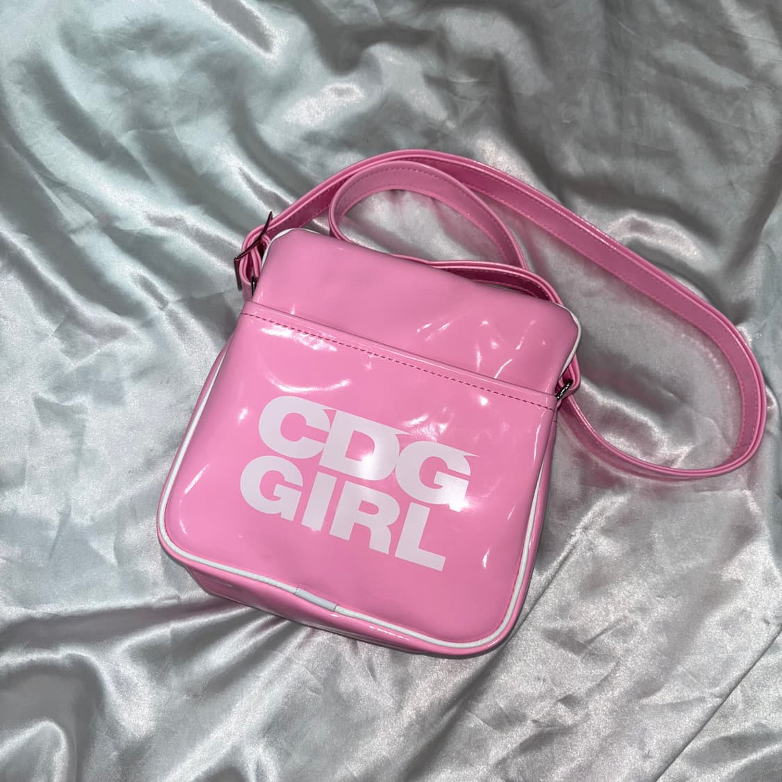 꼼데가르송 걸 에나멜 핑크 가방 상품이미지2