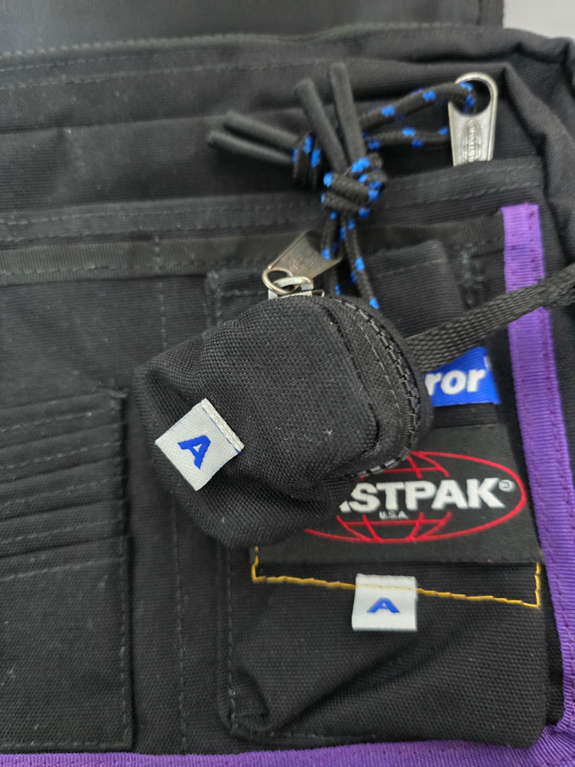 아더에러 x 이스트팩 크로스백 상품이미지3