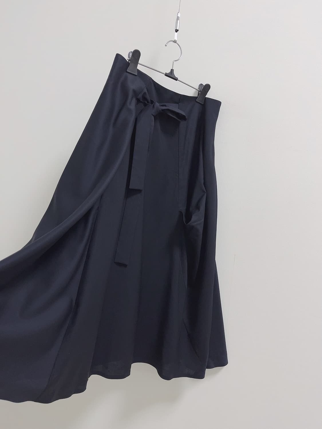 코스 네이비 울 랩 스커트 상품이미지3